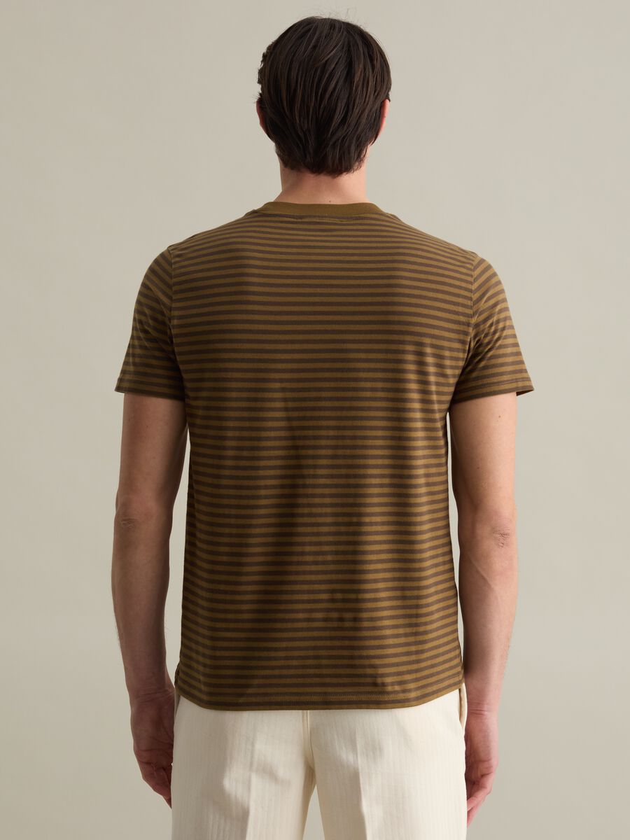 Striped T-shirt with round neck_3