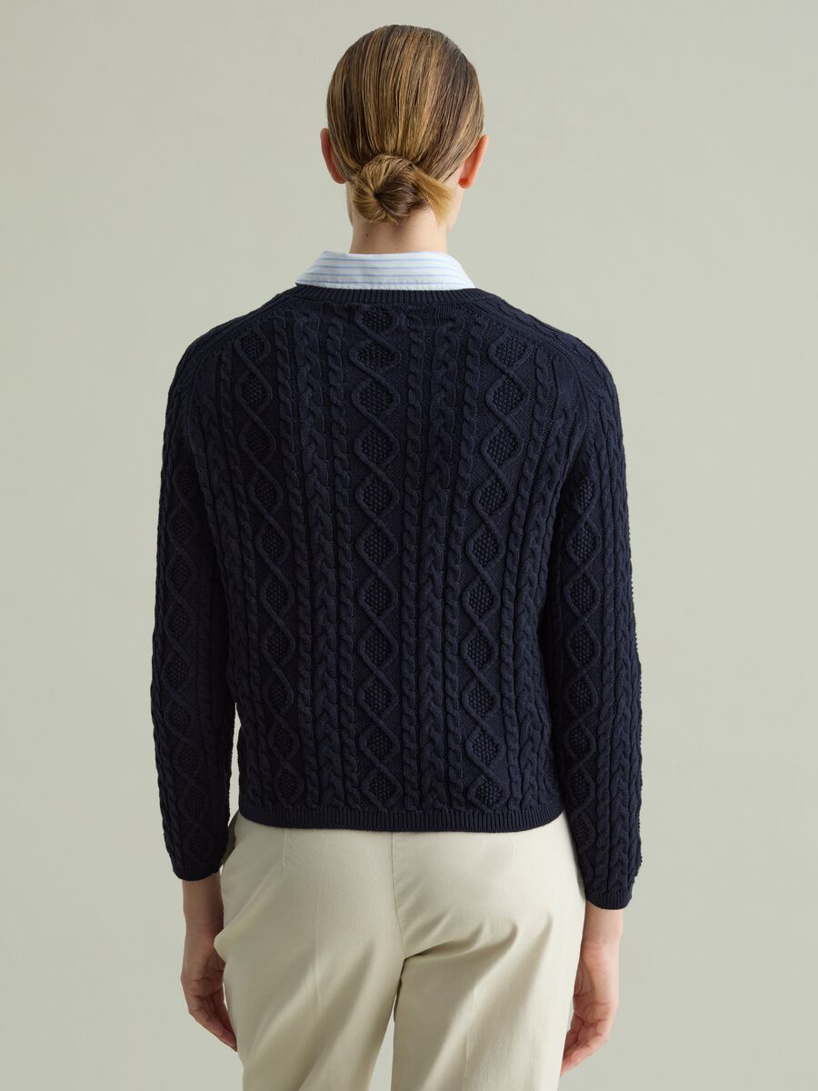 Cable-knit pullover with diamond motif_3