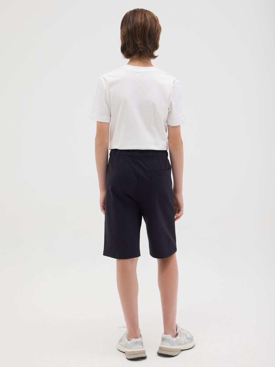 Pantaloni corti da ragazzo in puro cotone nero regular fit_1