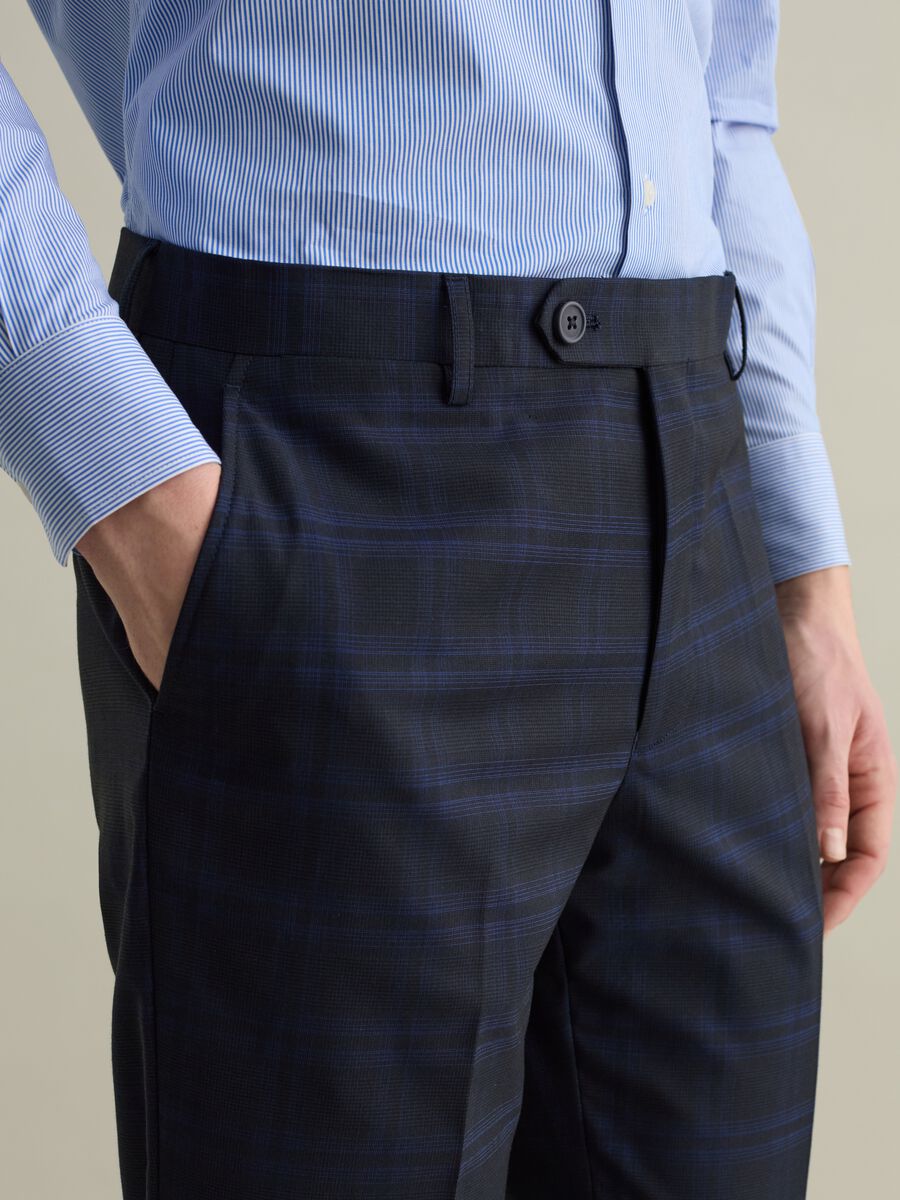 Chino trousers with check pattern_3