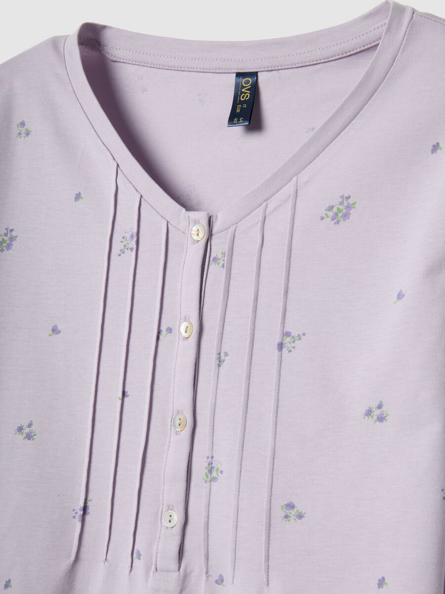 Purple pure cotton pyjamas with serafino collar and floral pattern_5