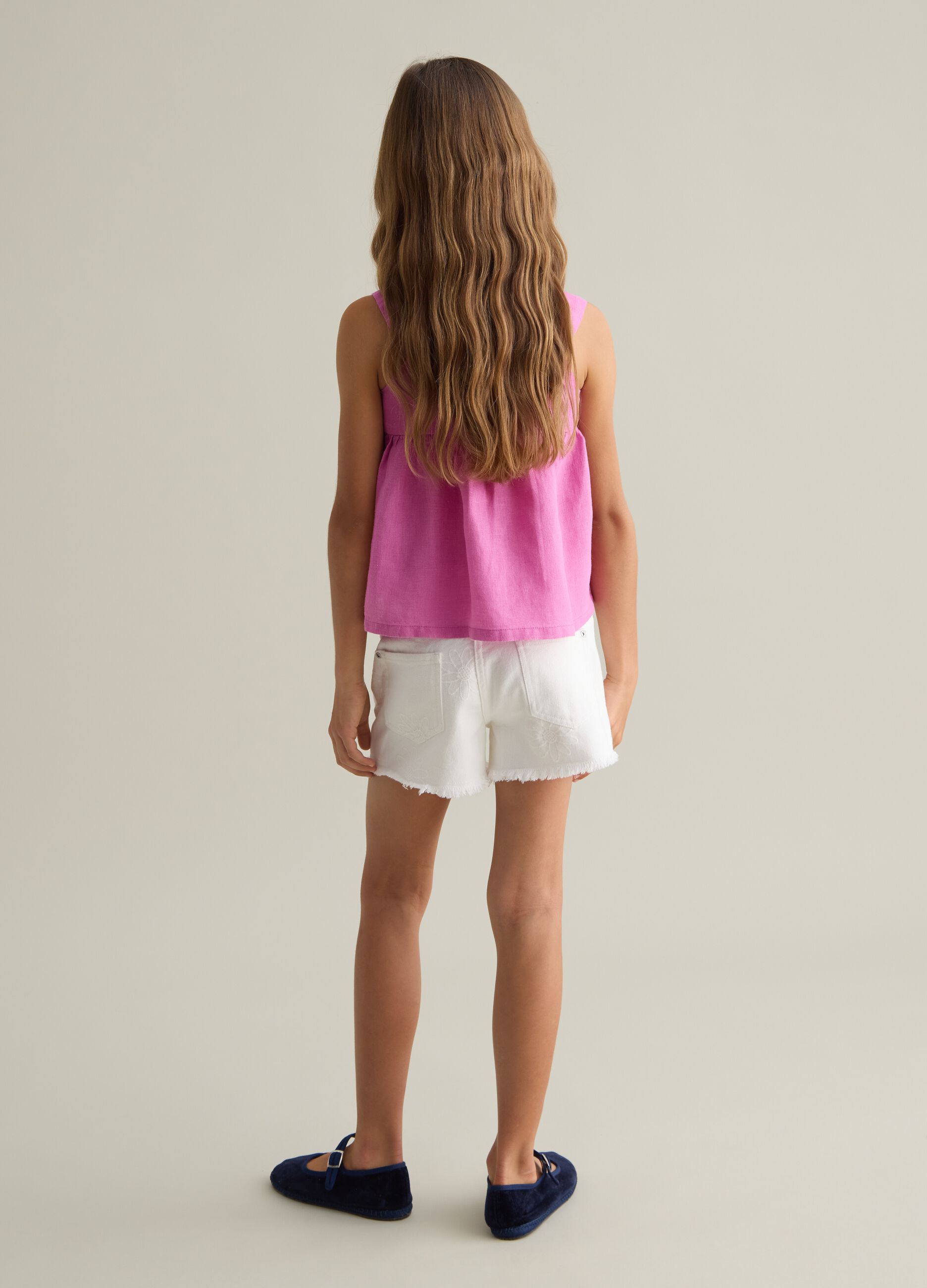 White cotton shorts with embroidery