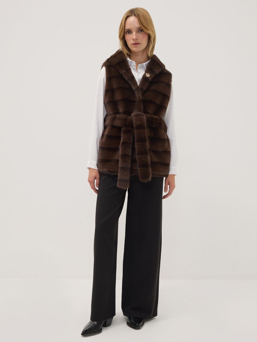 Gilet lungo marrone con cintura_2
