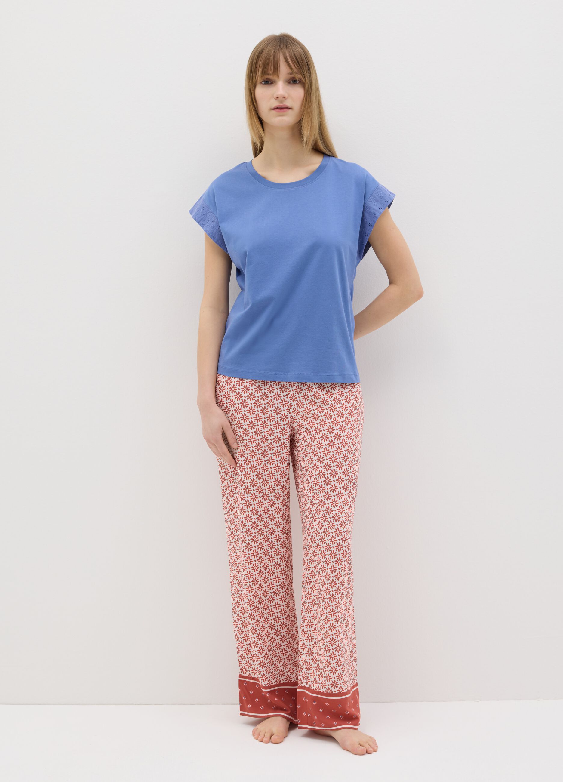Blue pyjama top with short sleeves in broderie anglaise