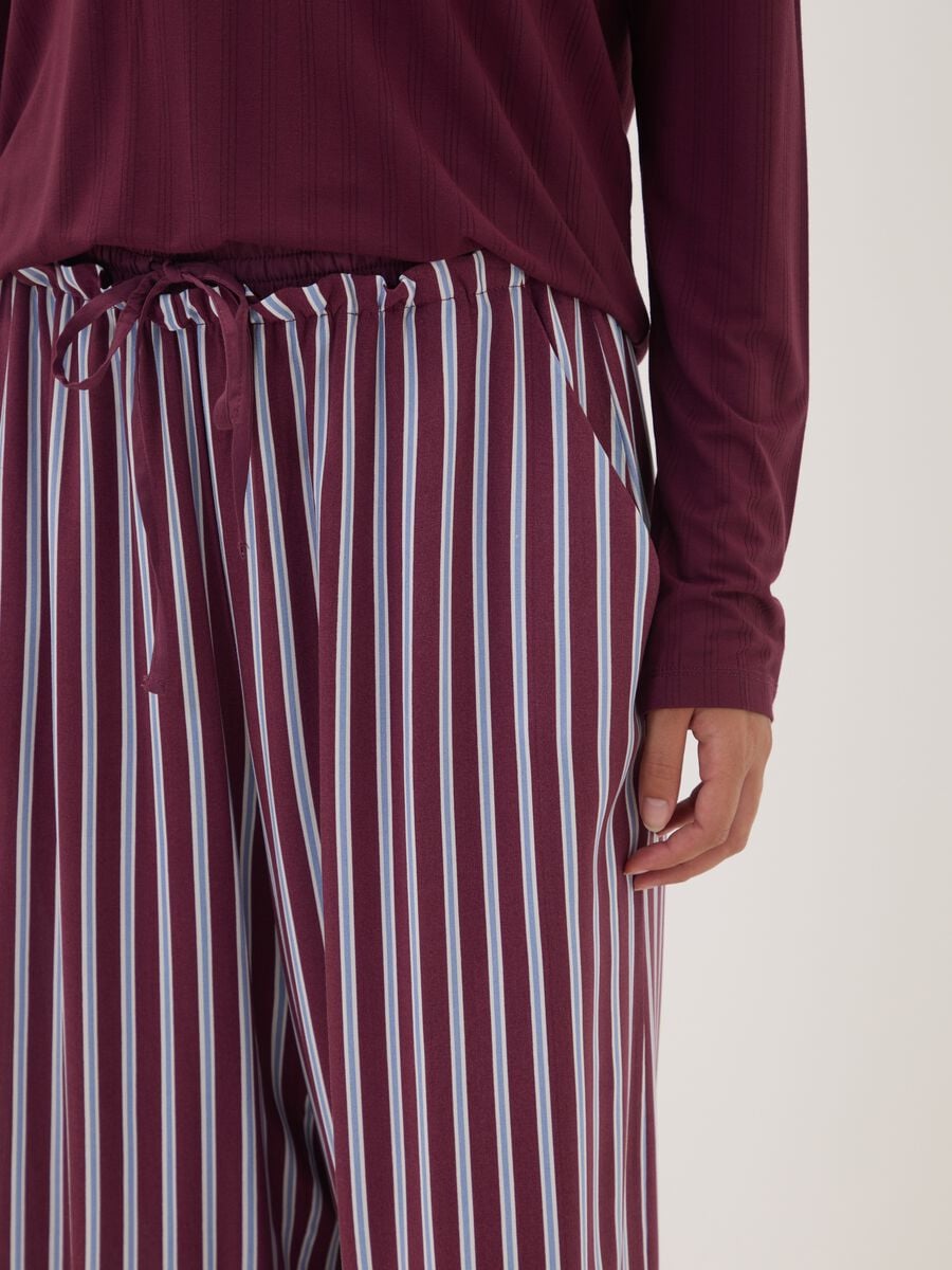 Pantaloni pigiama viola in pura viscosa a righe_2