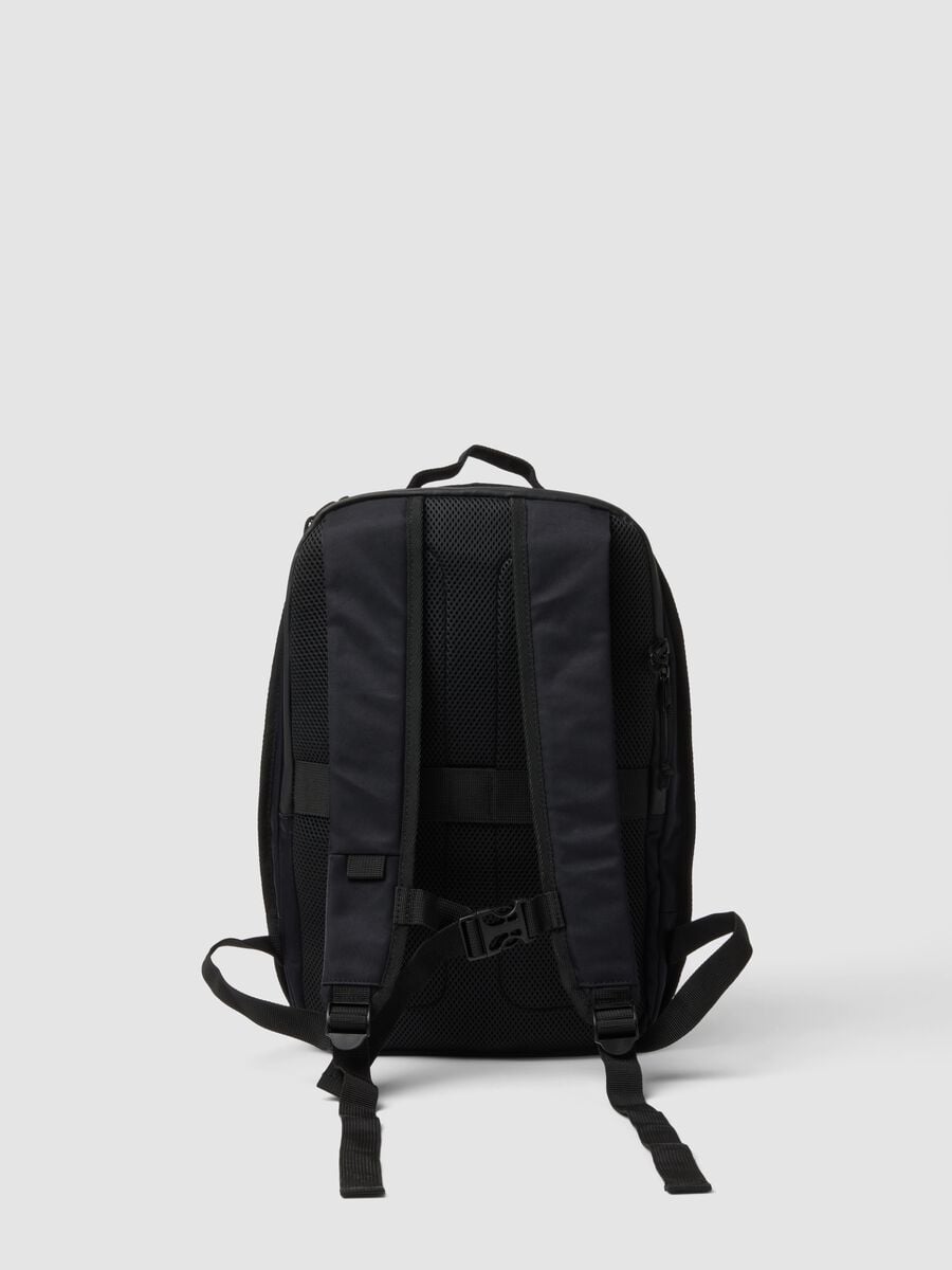 Black backpack with adjustable shoulder straps_2