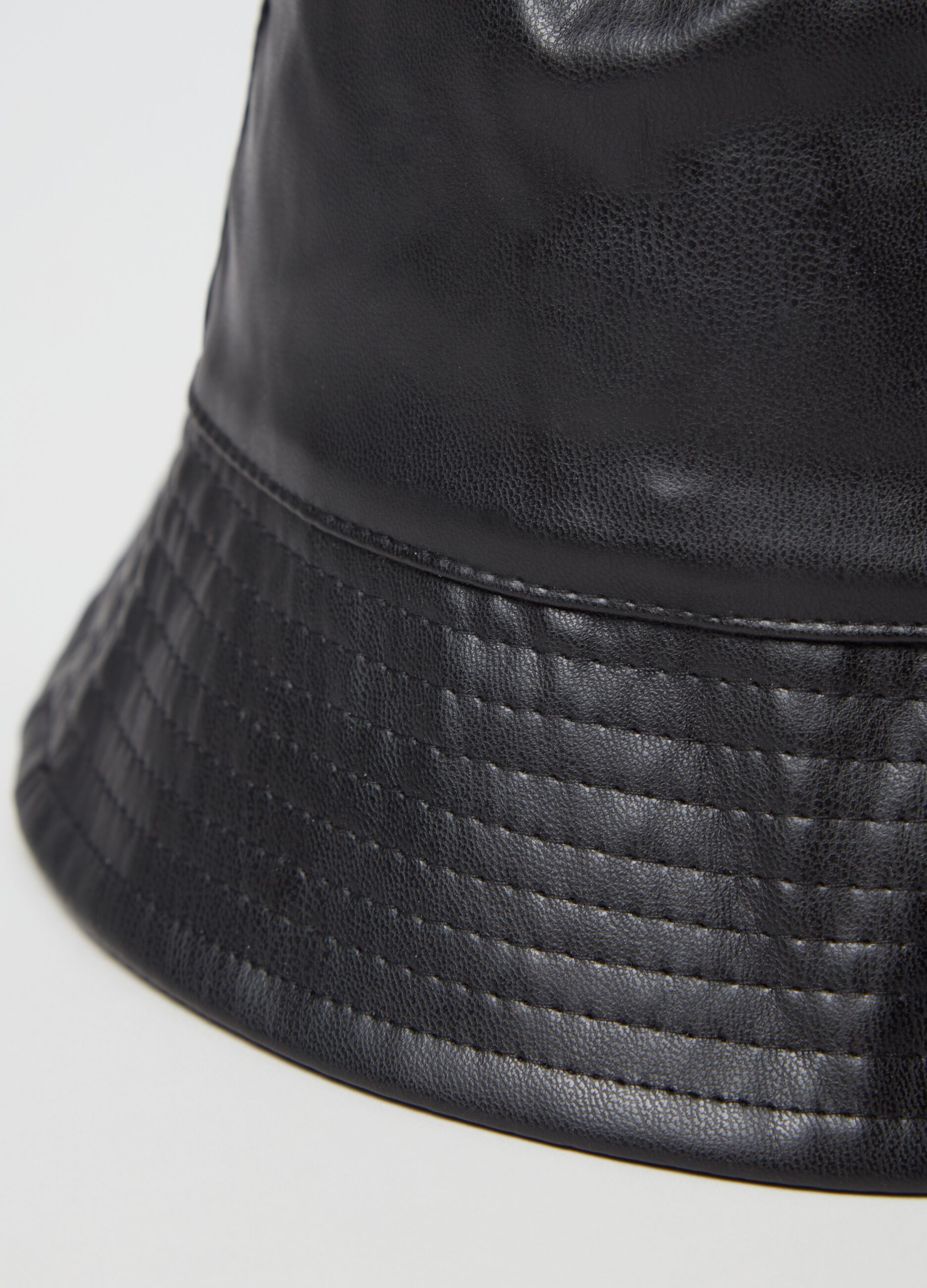 Cappello alla pescatora effetto lucido_2
