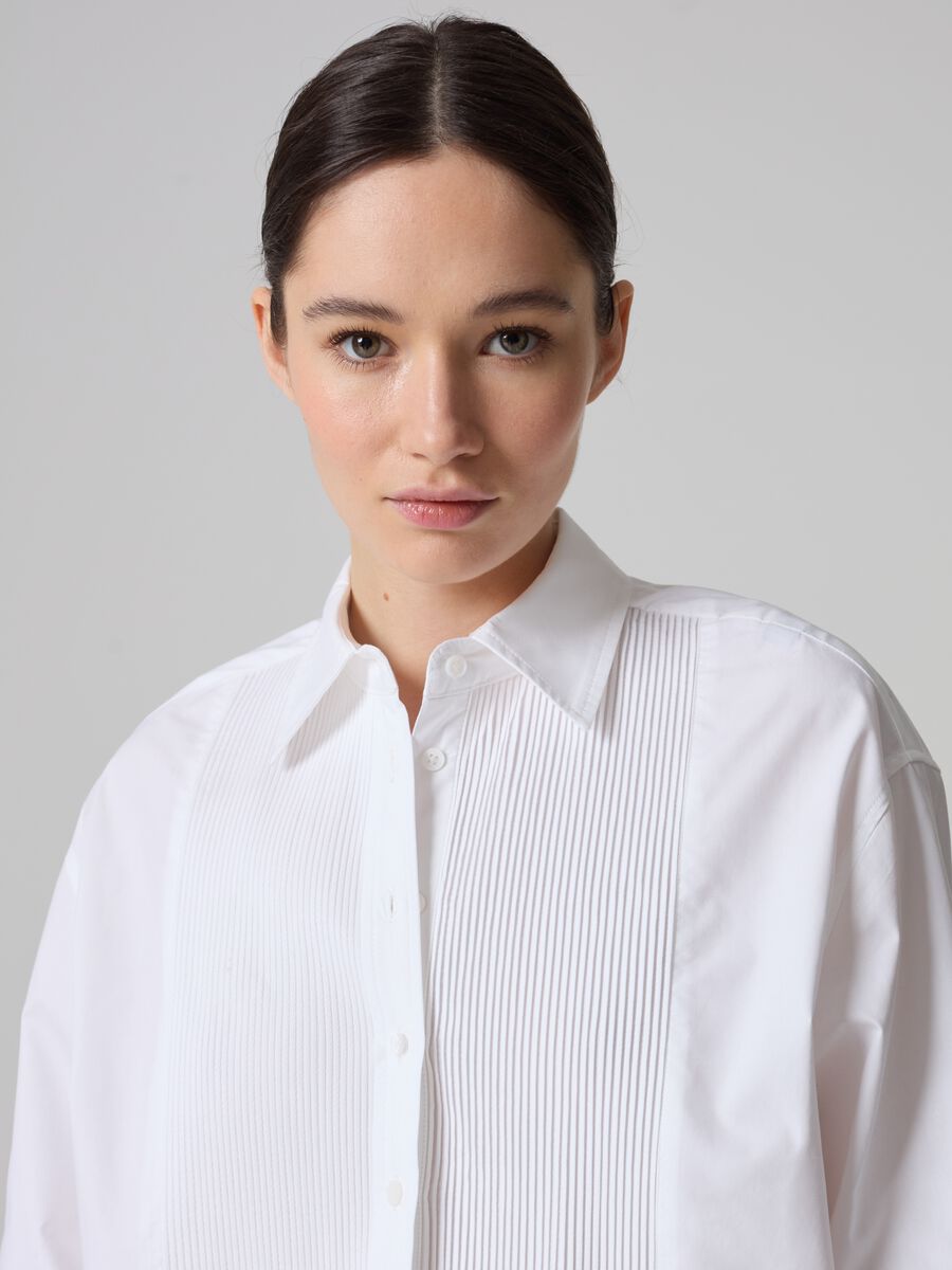 Contemporary shirt with pleated plastron_2