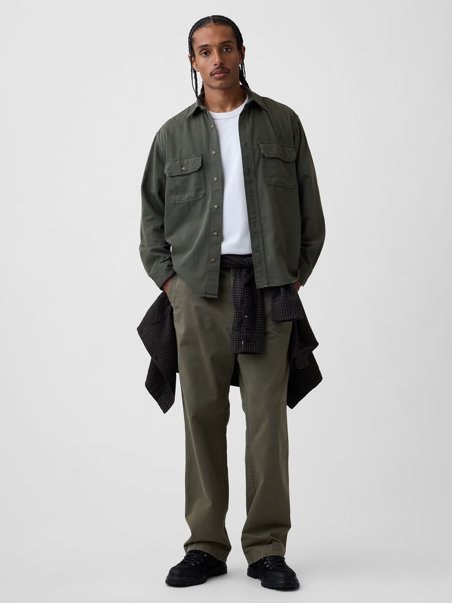 Camicia verde in misto cotone e lyocell con tasche_2