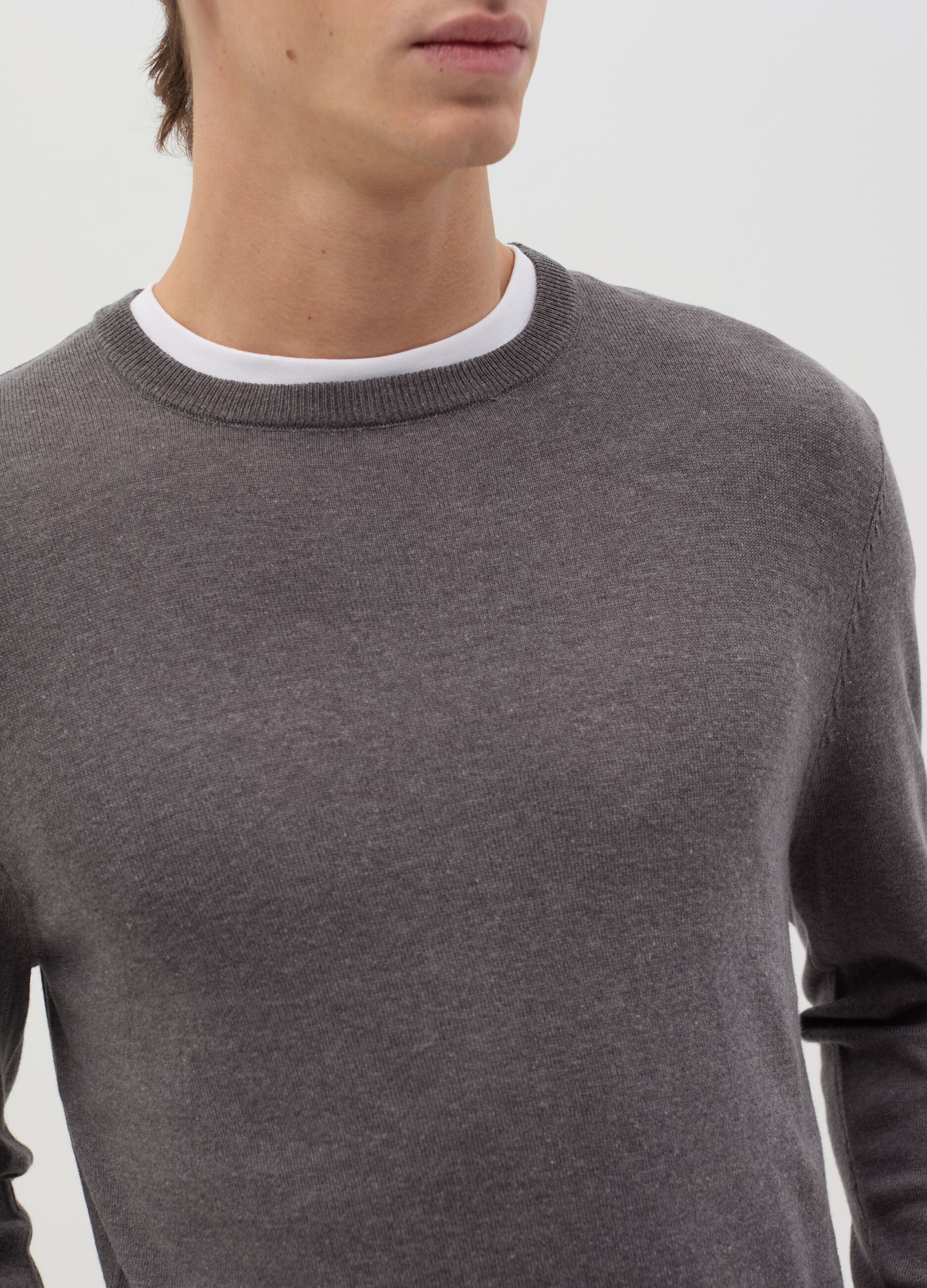 Round neck pullover