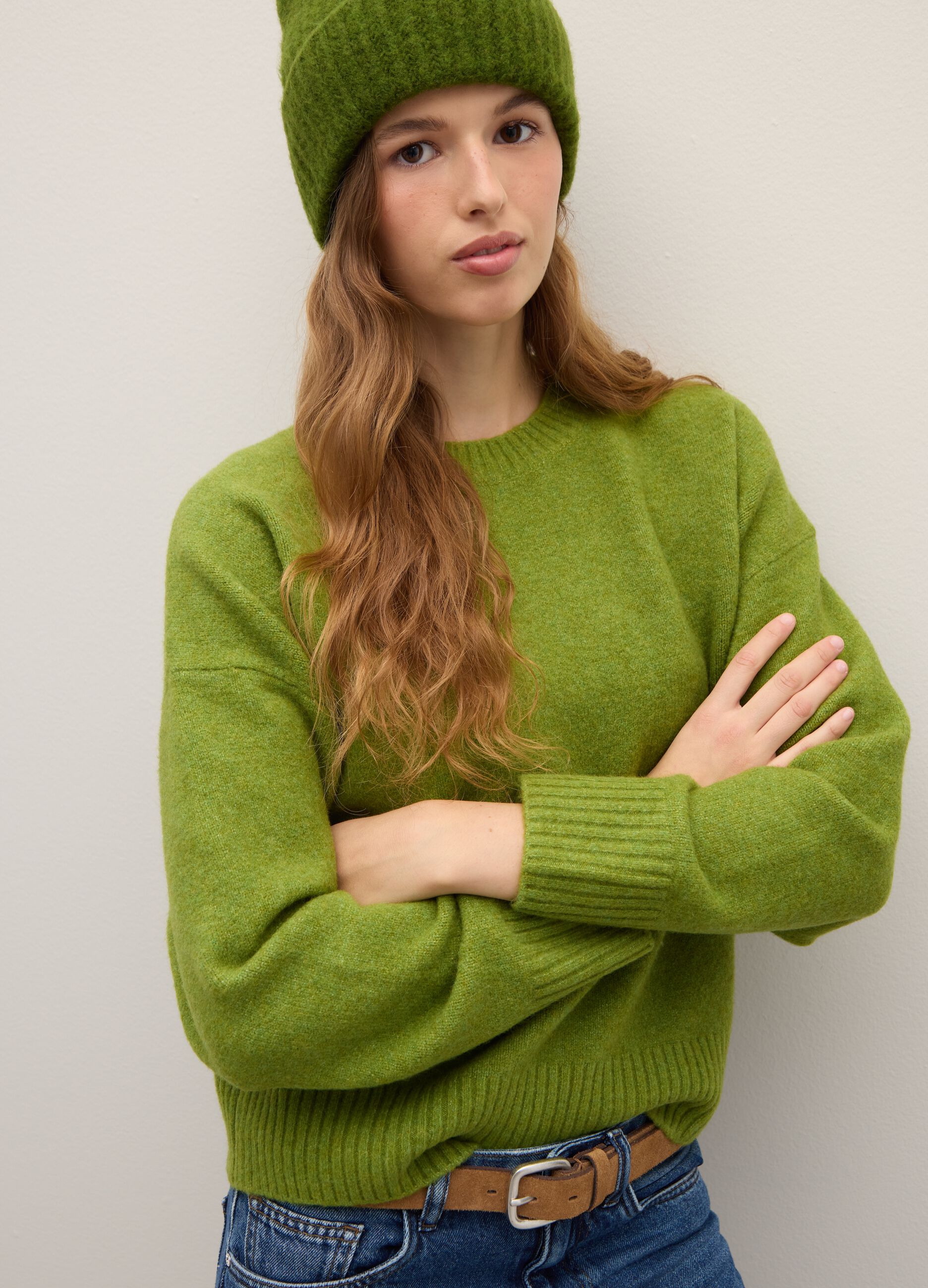 Green regular fit pullover with round neckline
