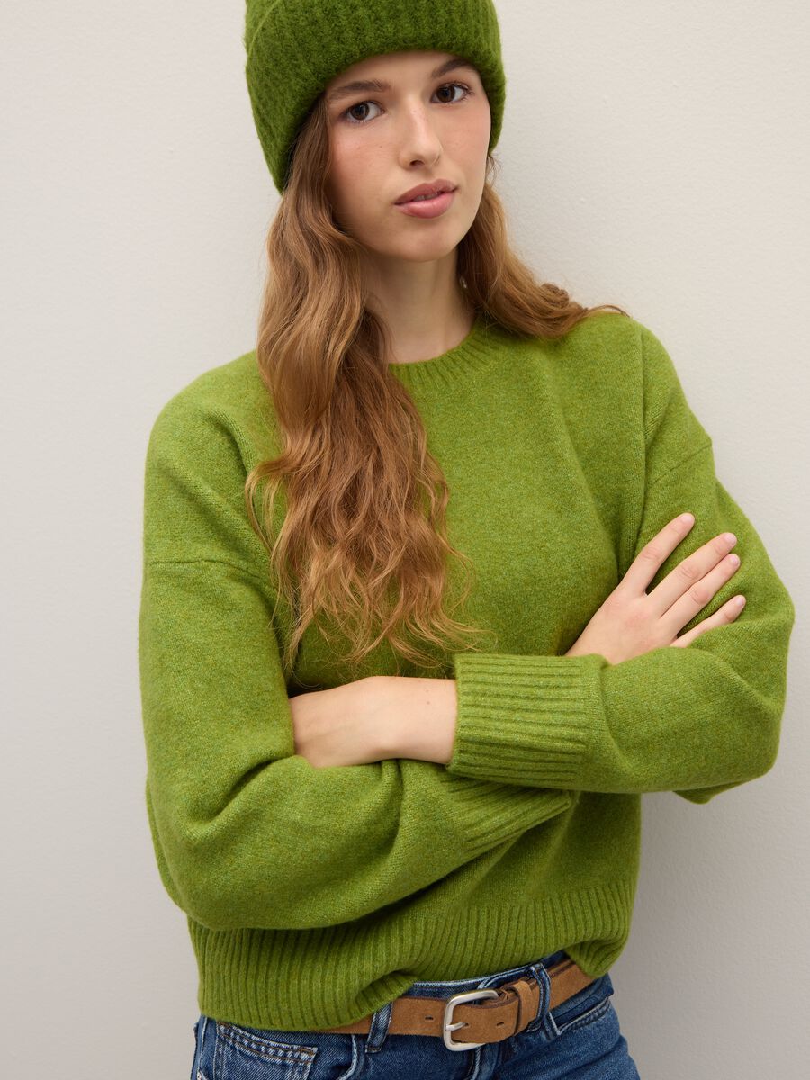 Green regular fit pullover with round neckline_0