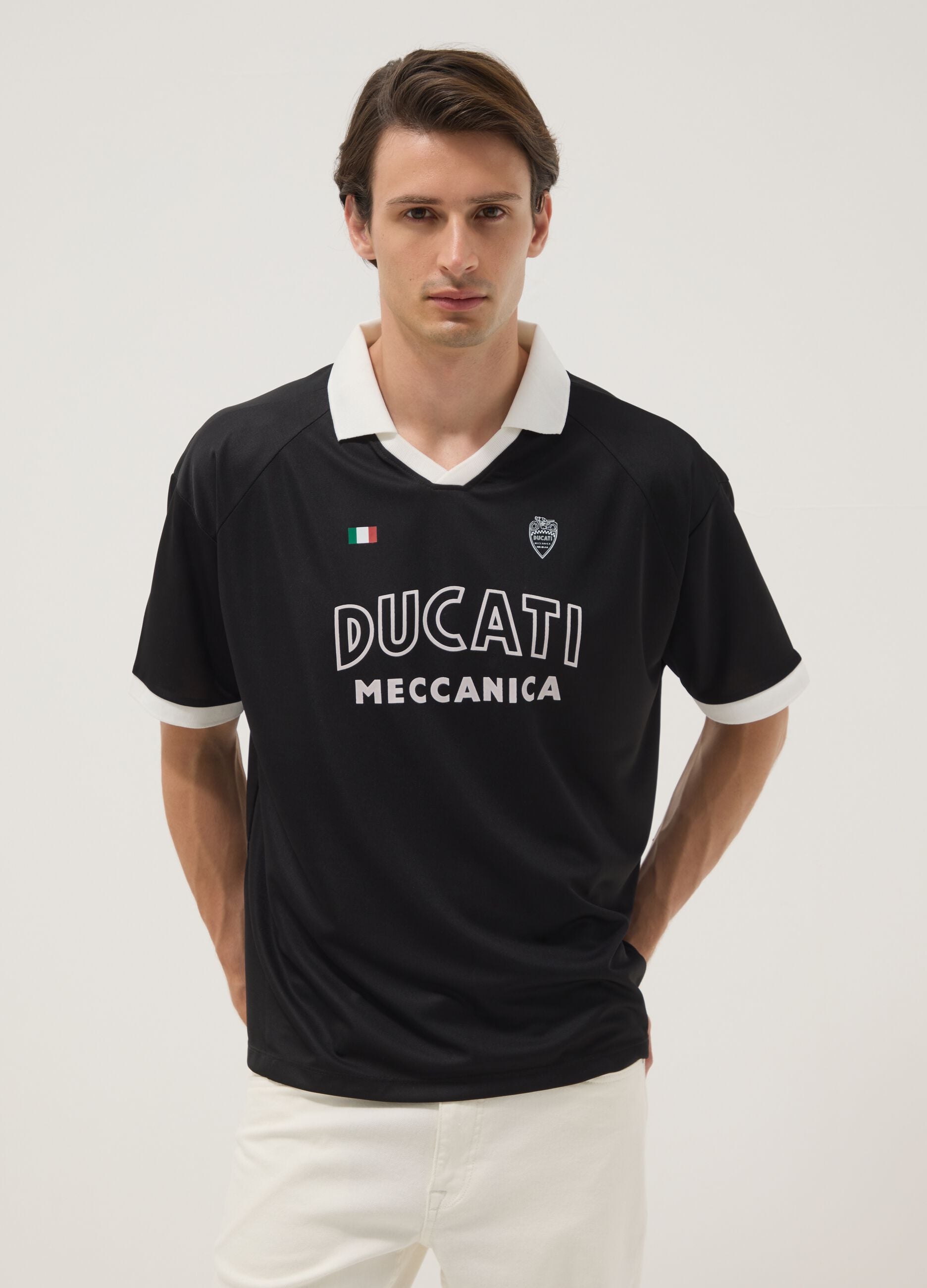 Black regular-fit T-shirt with contrast collar and Ducati lettering