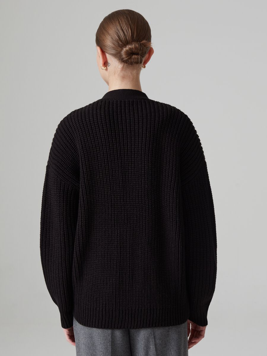 Cardigan a coste inglesi con scollo a V_2