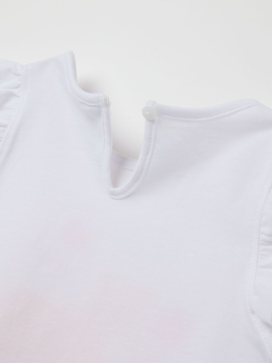 Baby girl's white pure cotton regular fit t-shirt with ruffles and print_3