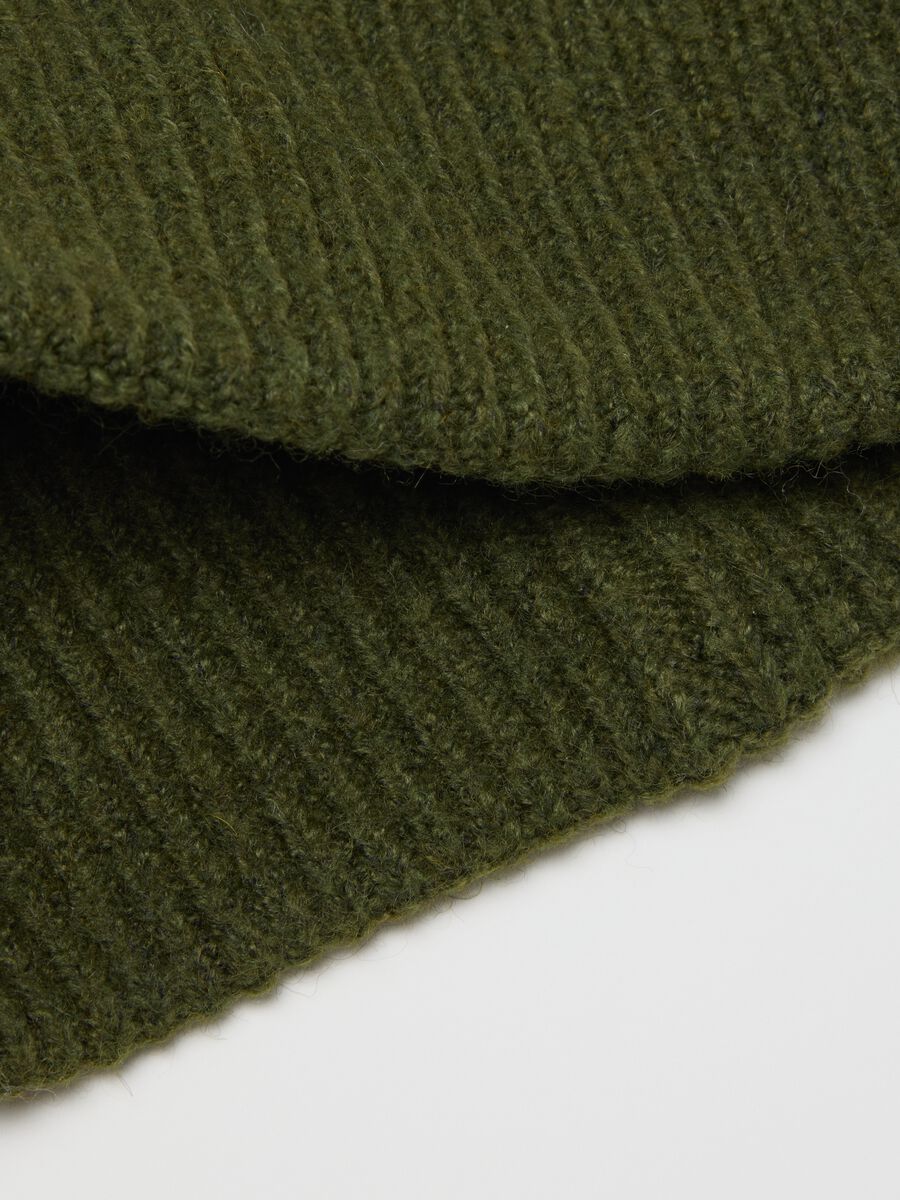 Berretto verde in tessuto elasticizzato_2