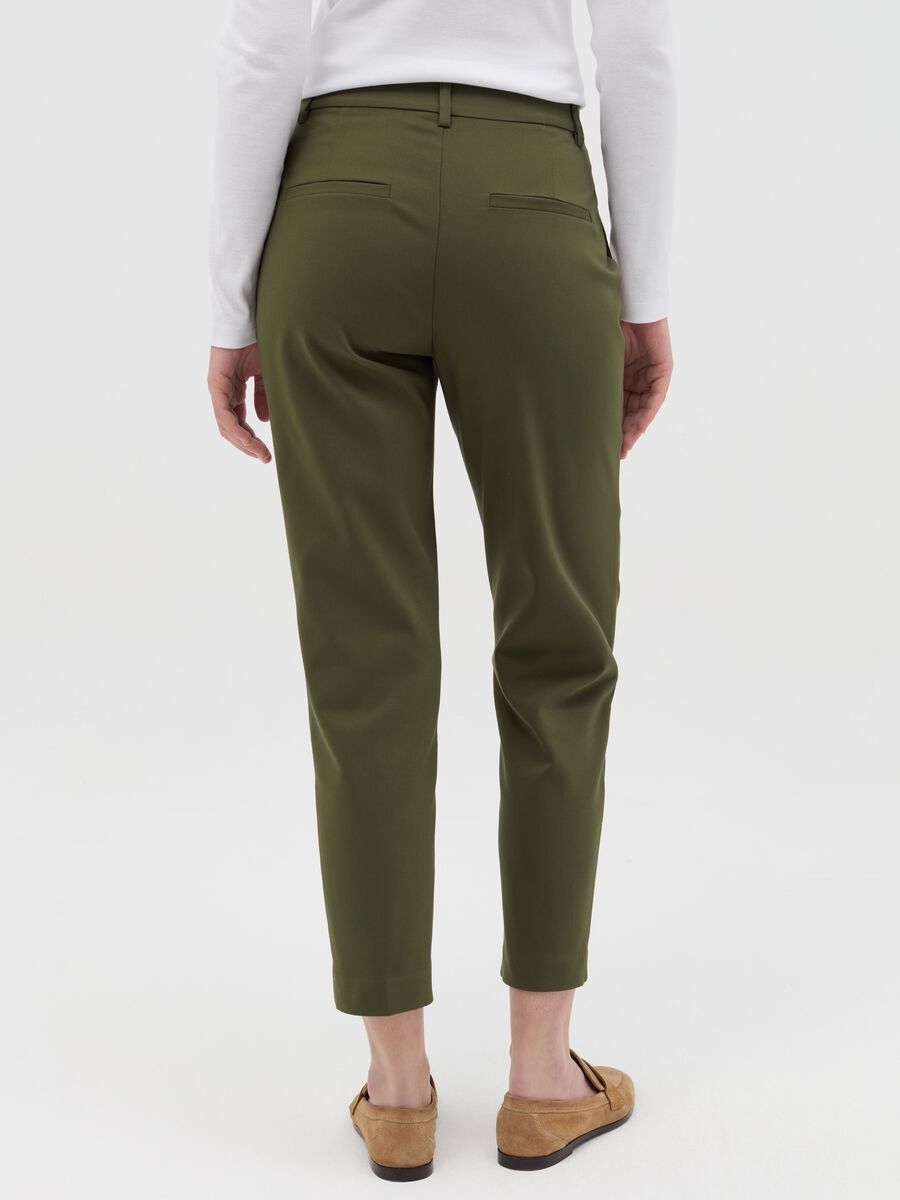 Chino trousers with pockets_3