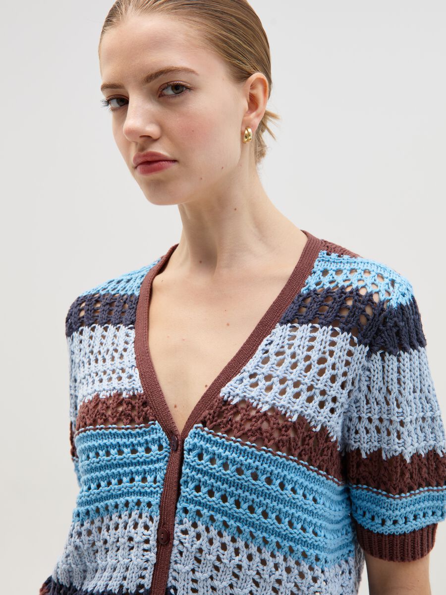 Cardigan crochet a righe con maniche corte_0