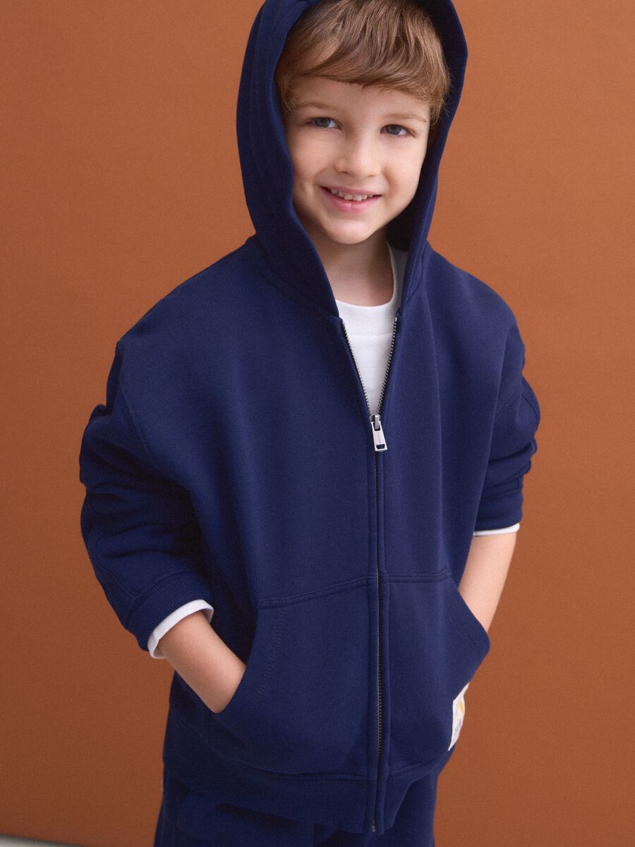 Felpa blu in puro cotone con cappuccio regular fit per bambino_0