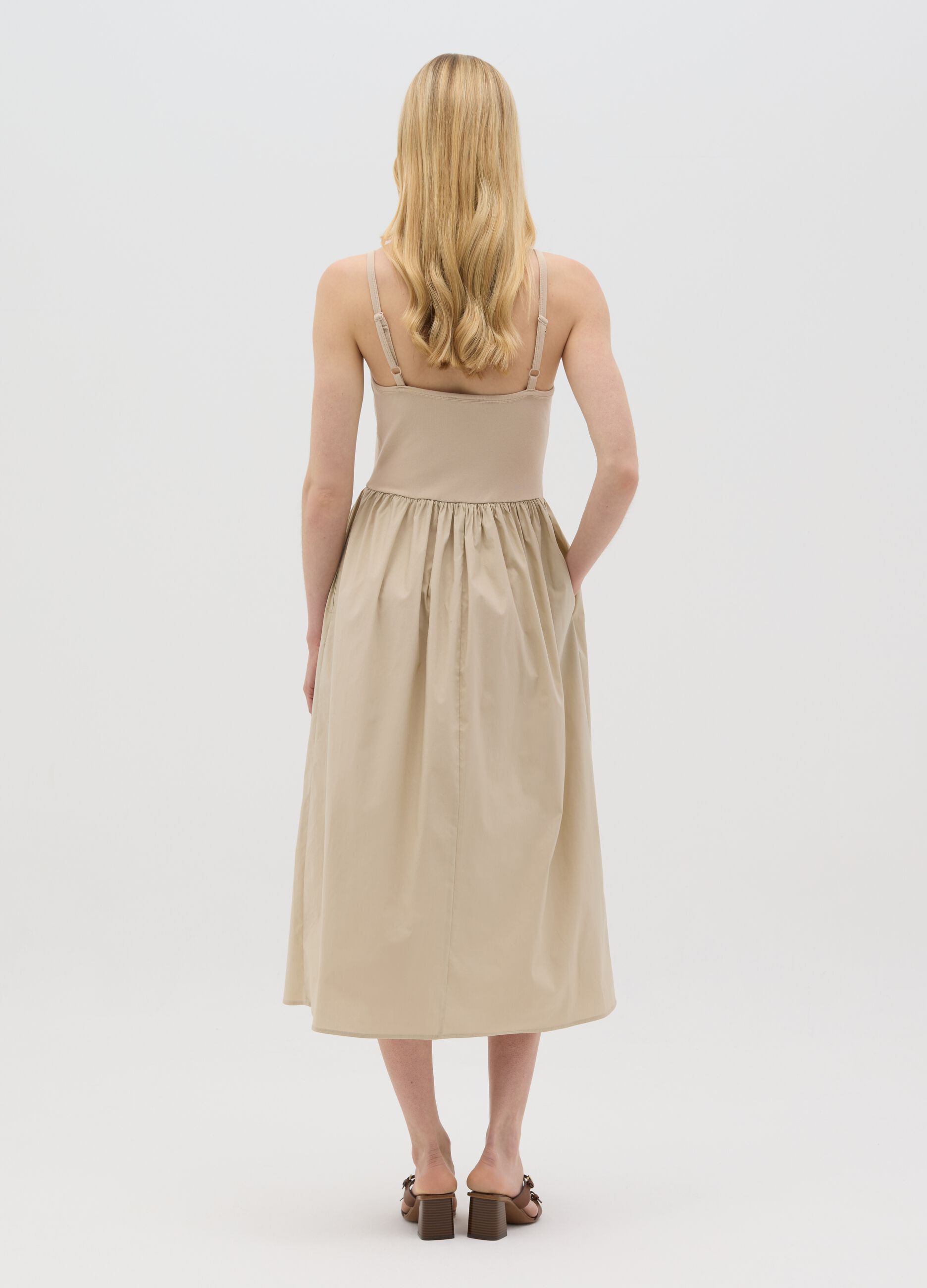 Abito lungo da donna in cotone elasticizzato beige senza maniche