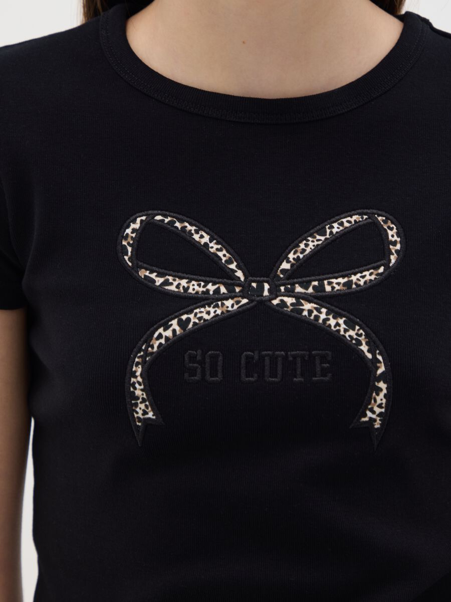 T-shirt da ragazza in puro cotone nero slim fit con stampa leopardata_2