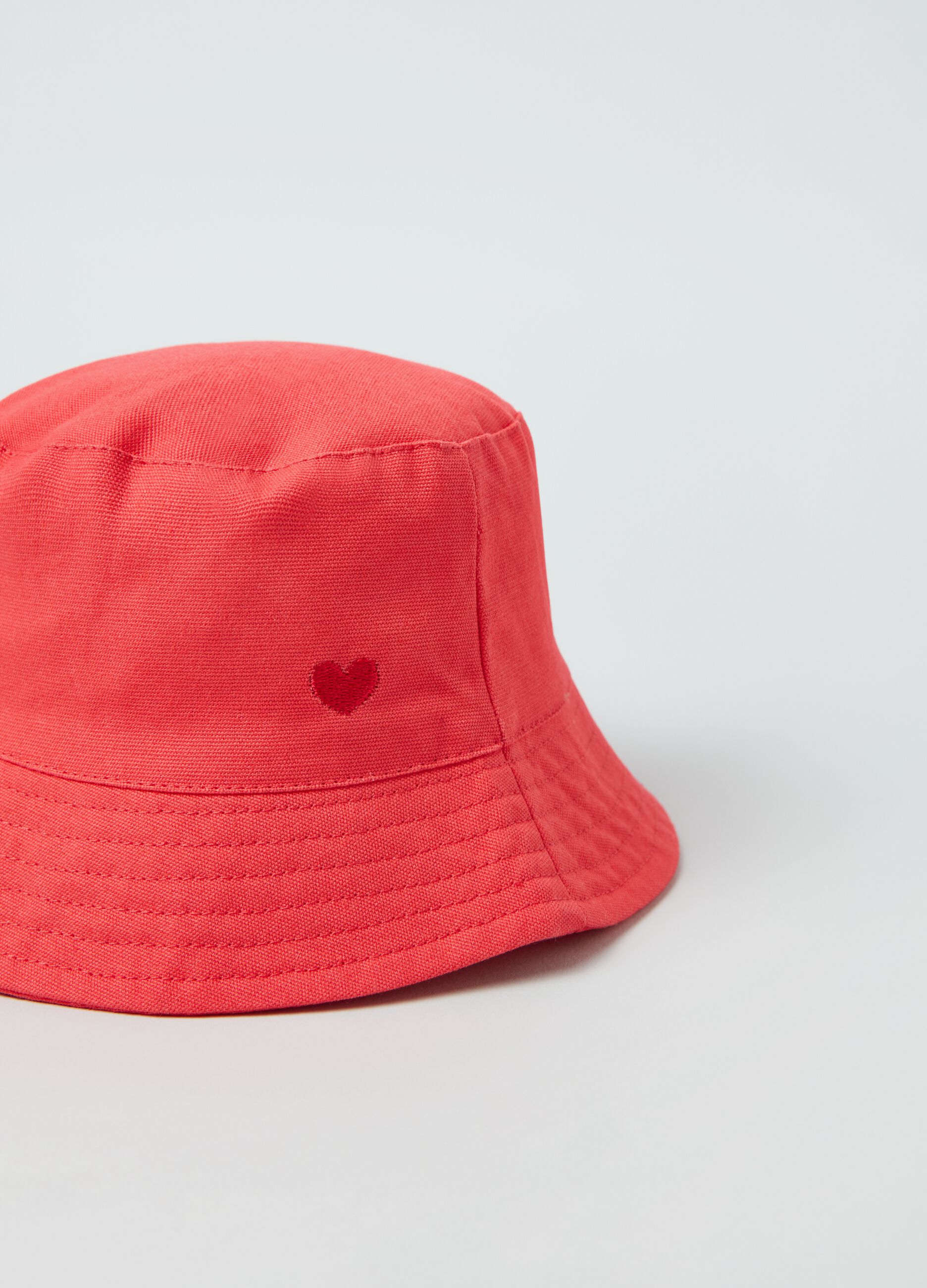 Fishing hat with heart embroidery