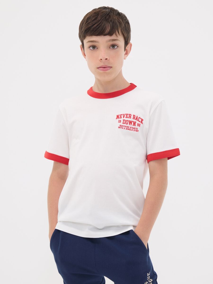 T-shirt bianca in puro cotone organico con stampa relaxed fit per ragazzo_1