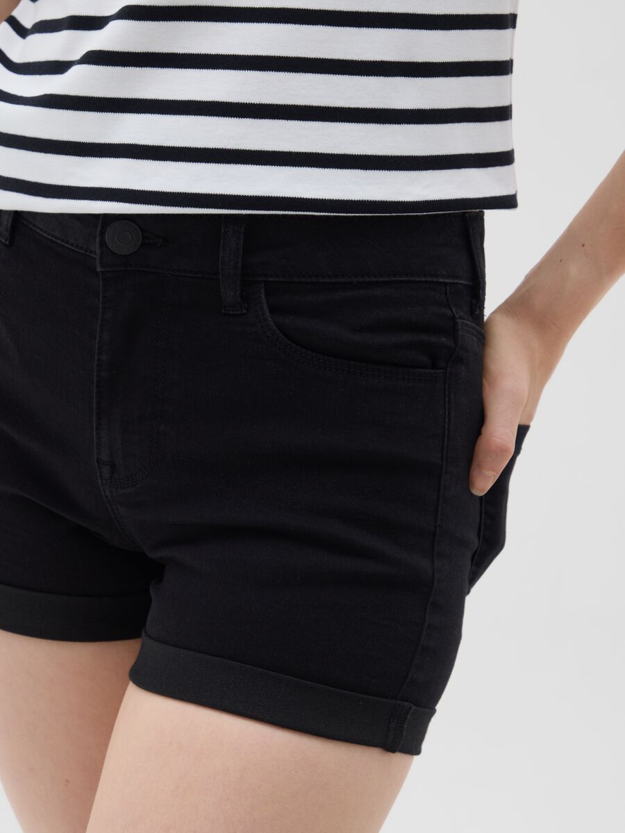 Women's black cotton-blend regular fit shorts_3
