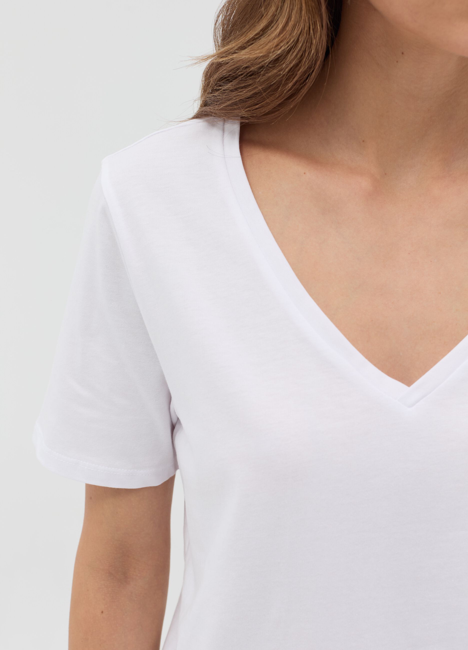 T-shirt Essential in cotone con scollo a V