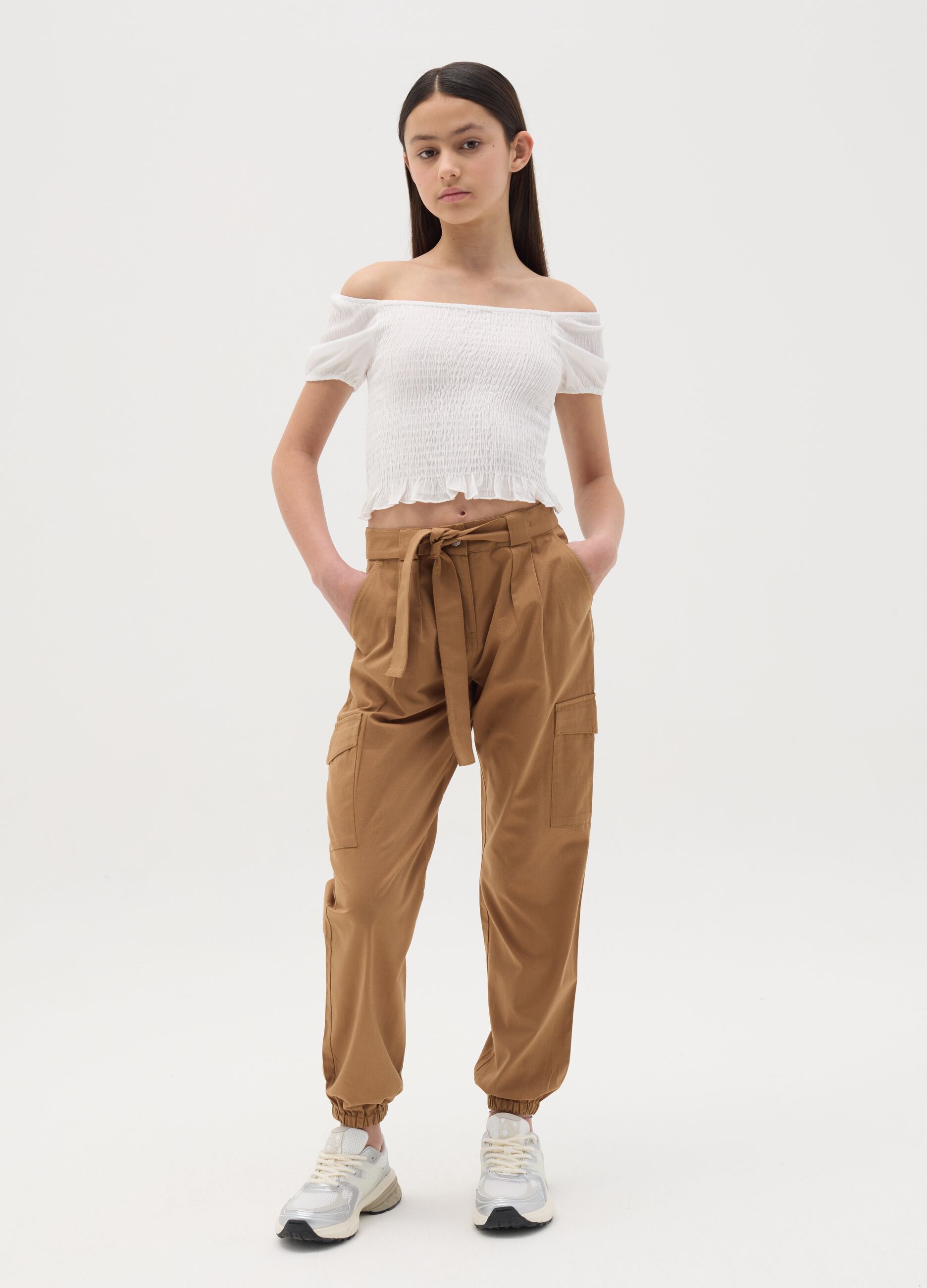 Cargo trousers with a belt