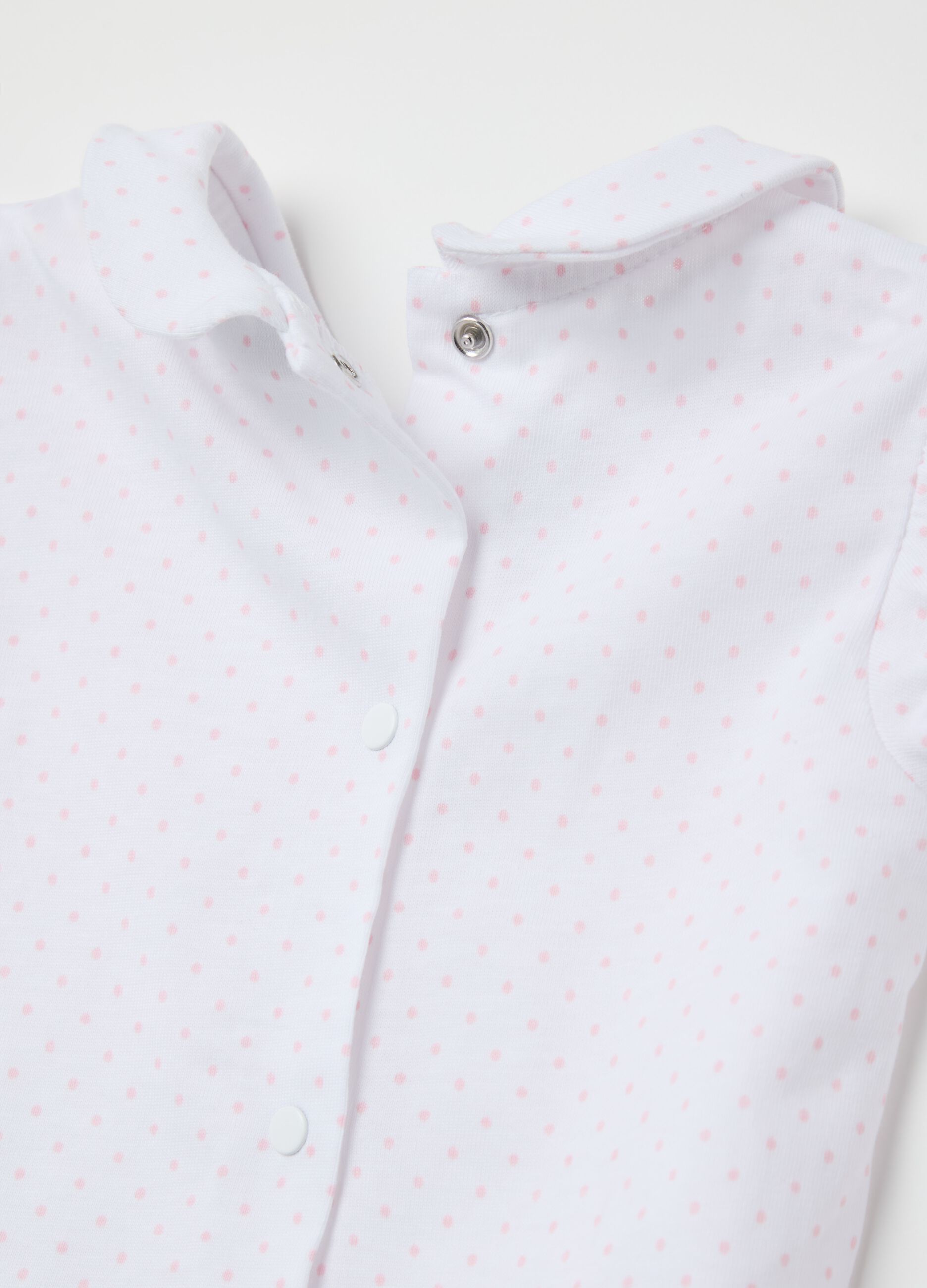 Set t-shirt in fantasia micro pois e salopette in cotone 