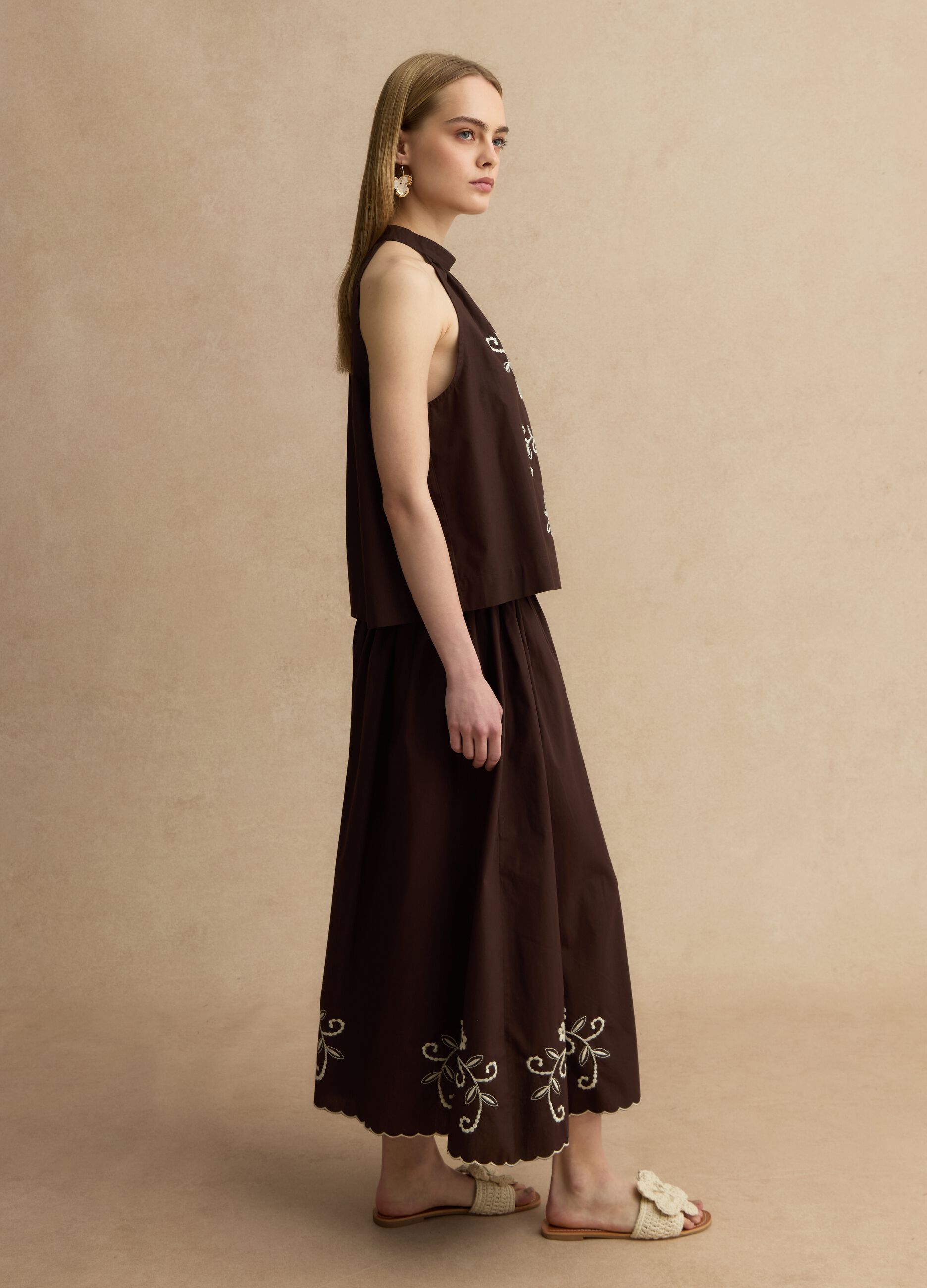 Gonna lunga in puro cotone marrone regular fit con ricami floreali