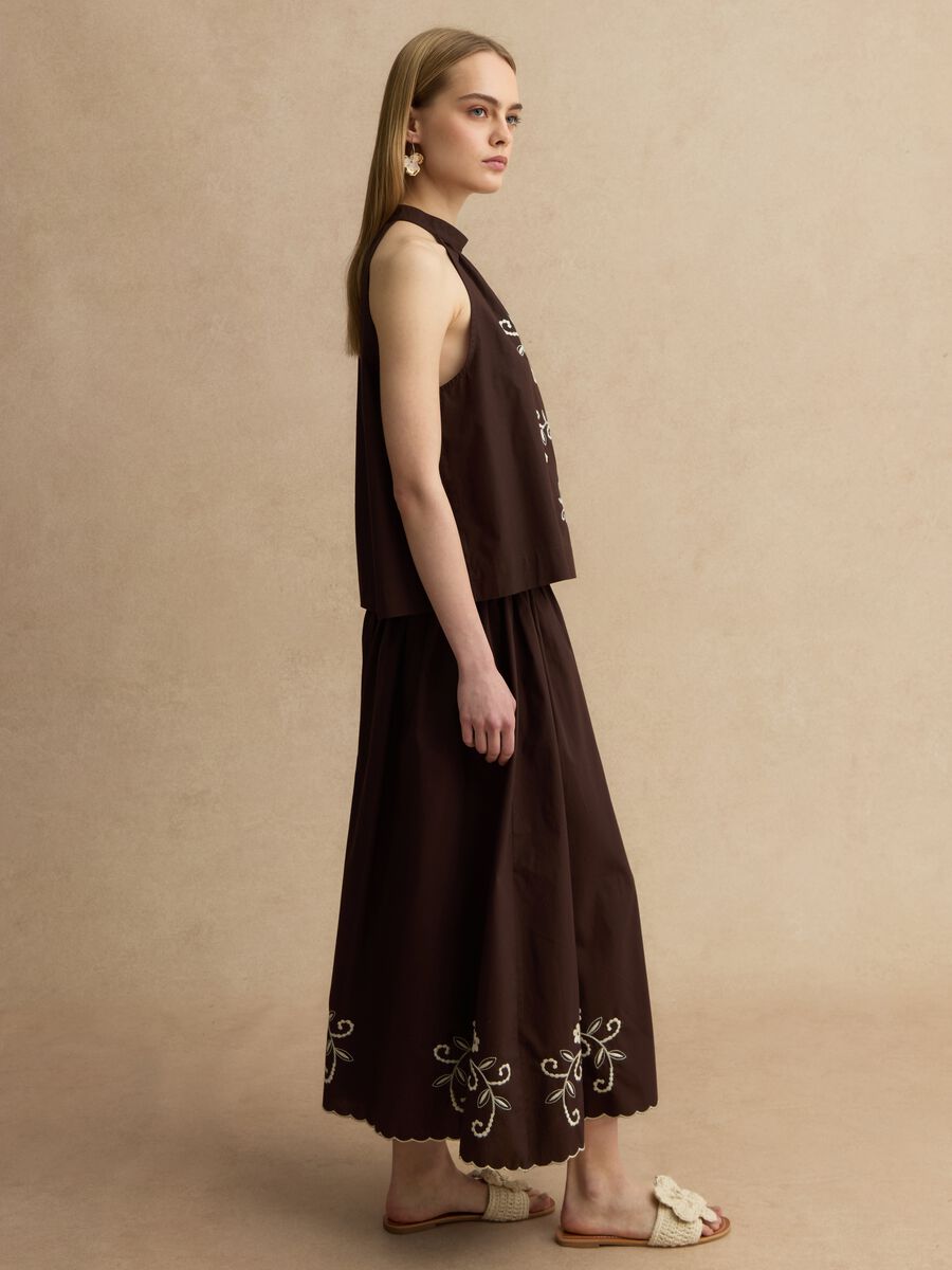 Gonna lunga in puro cotone marrone regular fit con ricami floreali_0