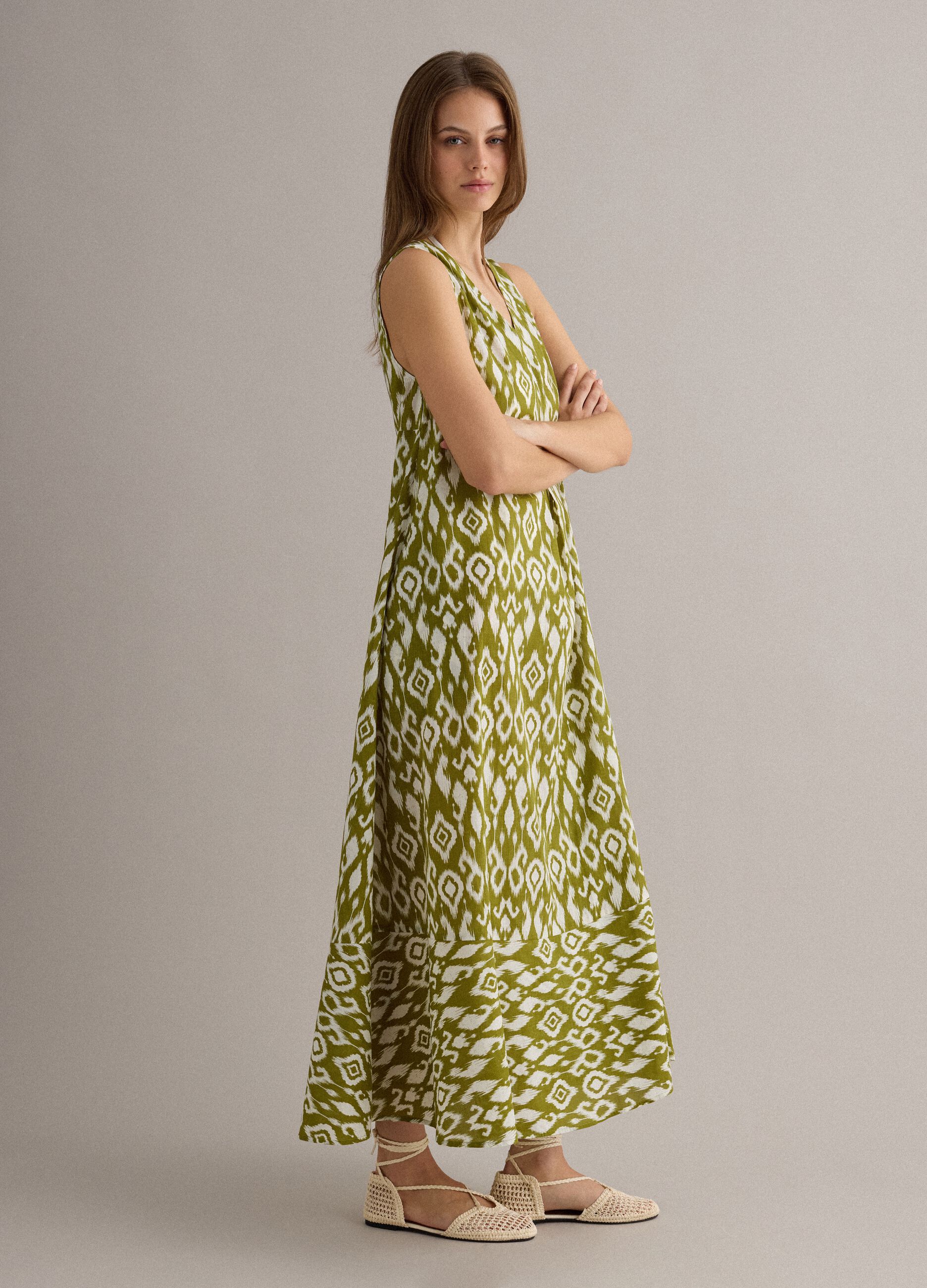 Green maxi dress in pure cotton with V-neck and print