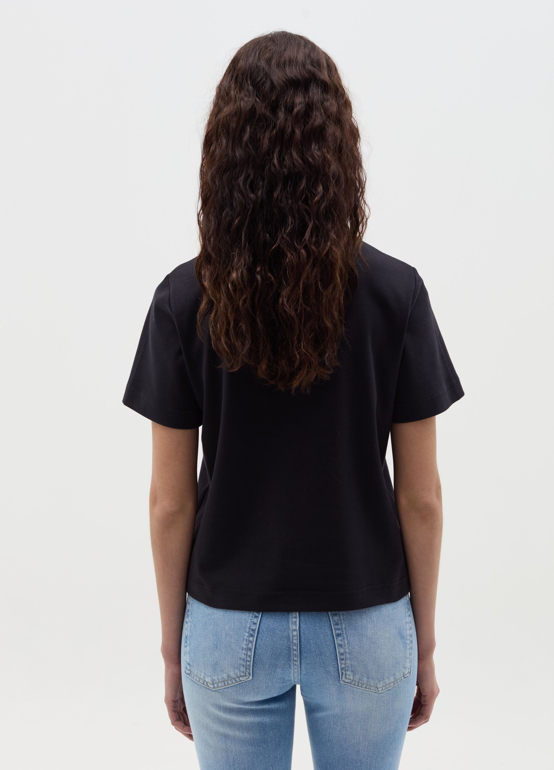 Solid colour T-shirt with round neck