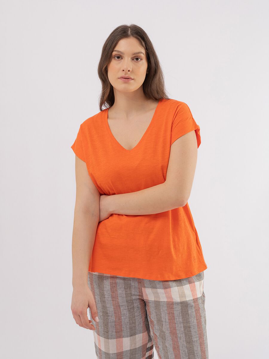 Curvy slub cotton T-shirt with V neck_1