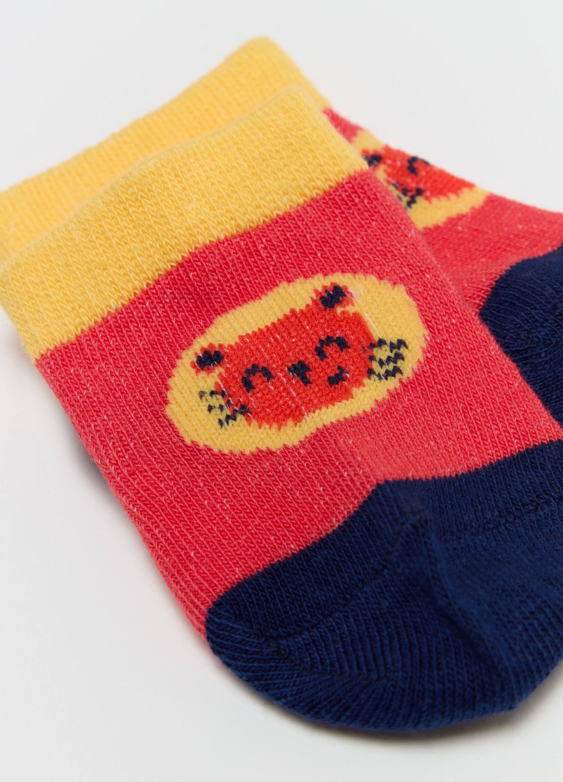 Three-pair pack colourblock socks with savannah animals design