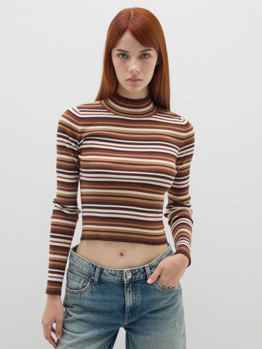 Maglione marrone a righe vestibilità fitted_0