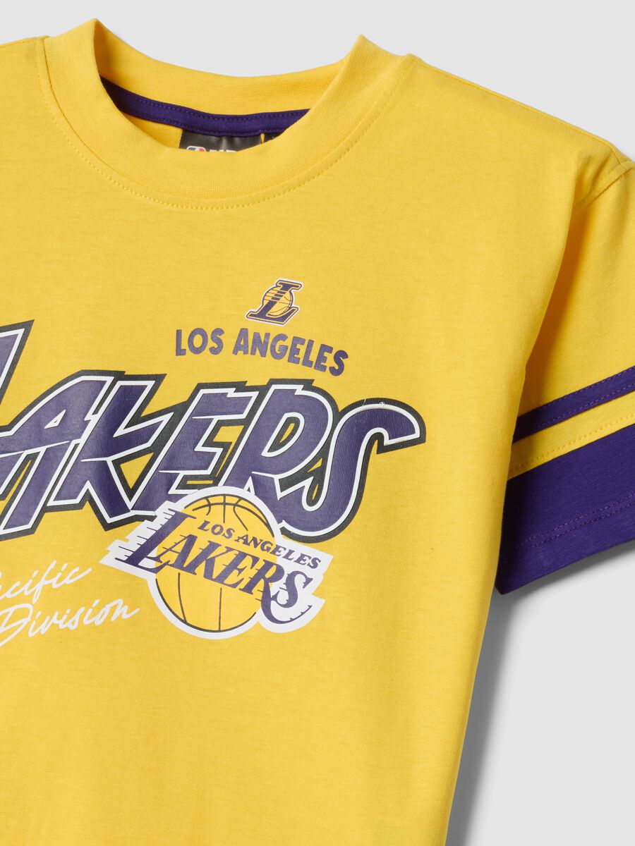 Completo giallo in puro cotone con t-shirt e shorts_2