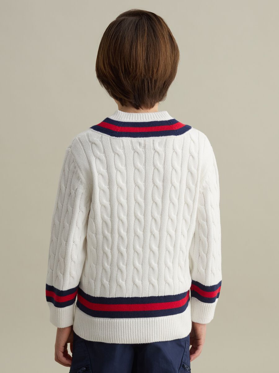 Cable-knit pullover with V neck_1