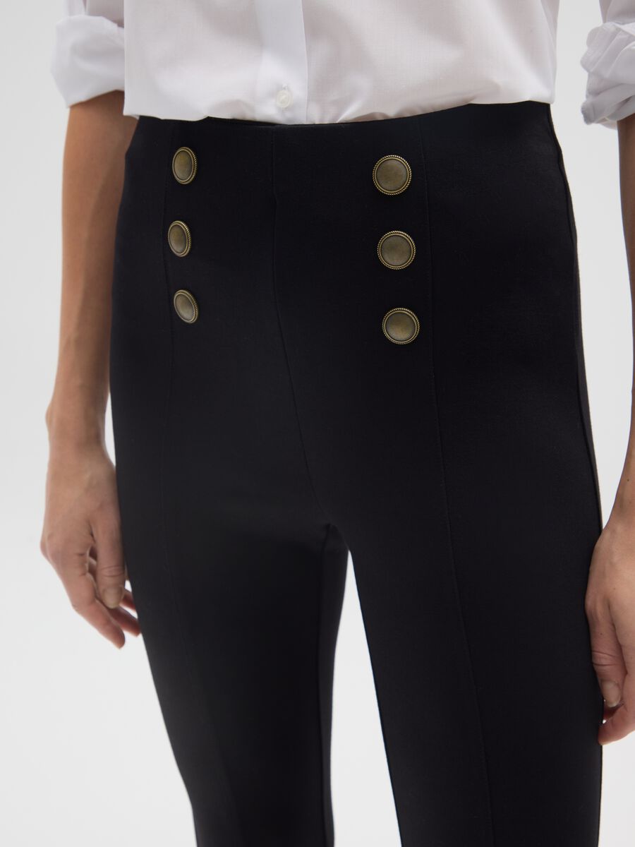 Leggings neri elasticizzati con bottoni decorativi_3