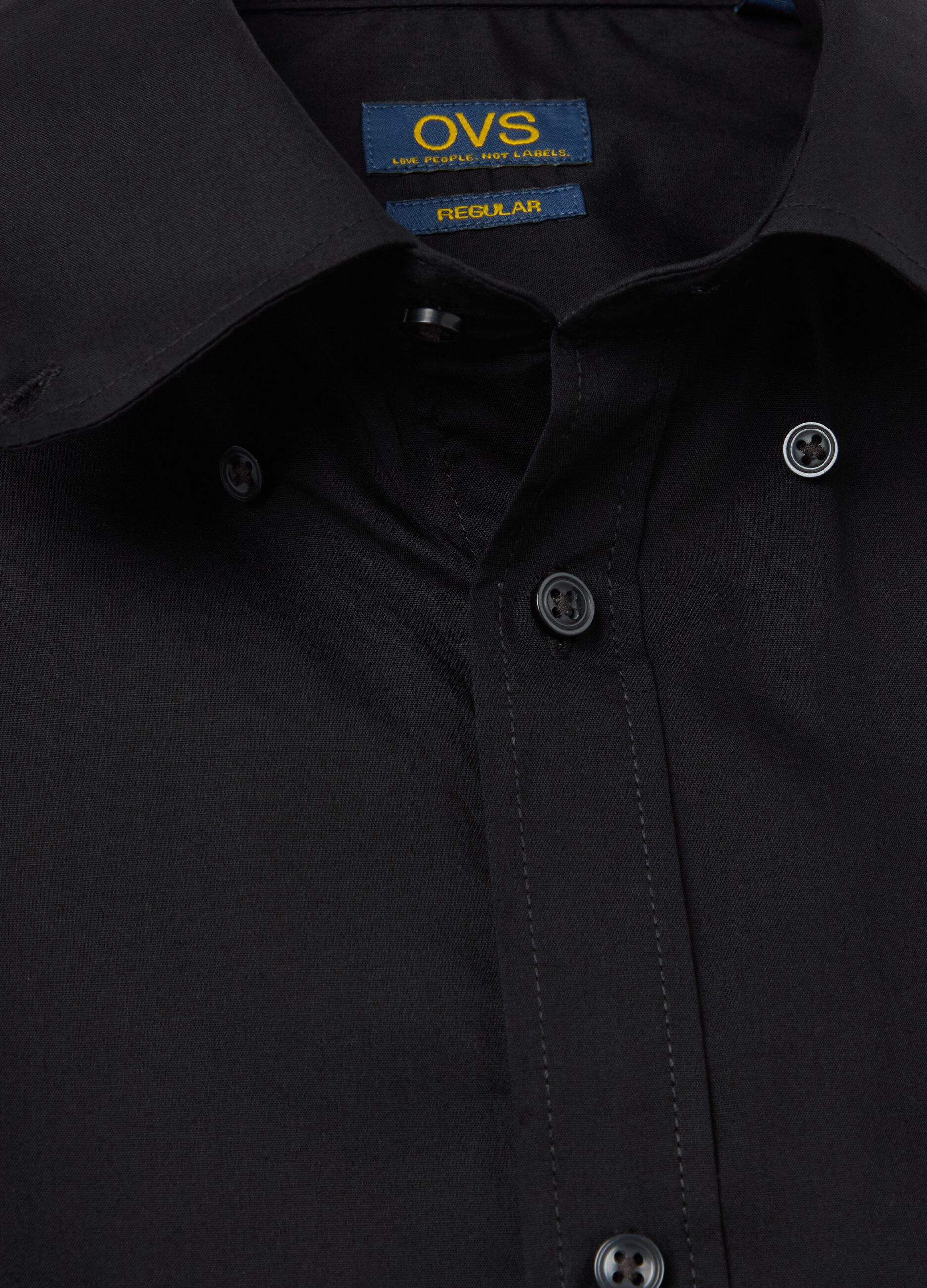 Regular-fit easy-iron shirt with button-down collar