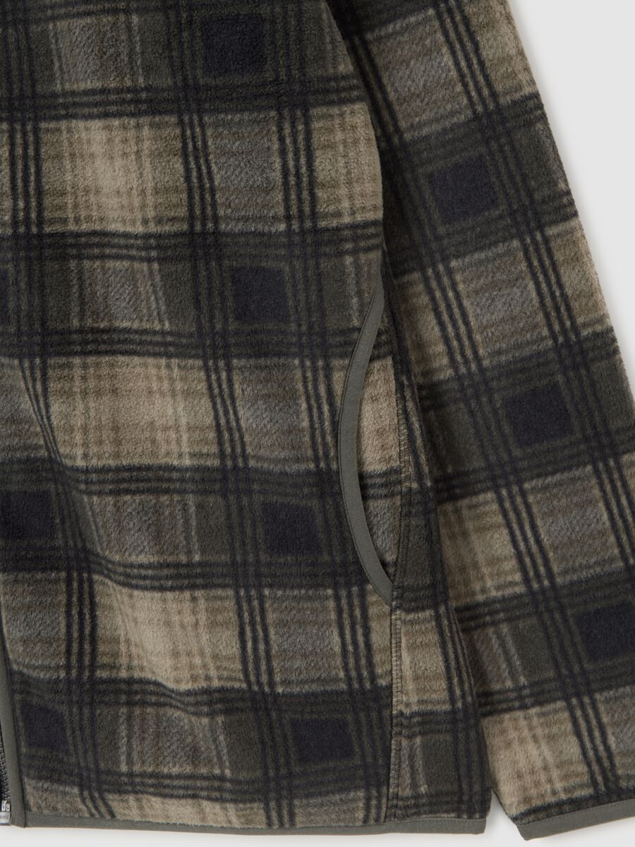 Felpa a collo alto con quadri multicolor regular fit in pile con zip_5