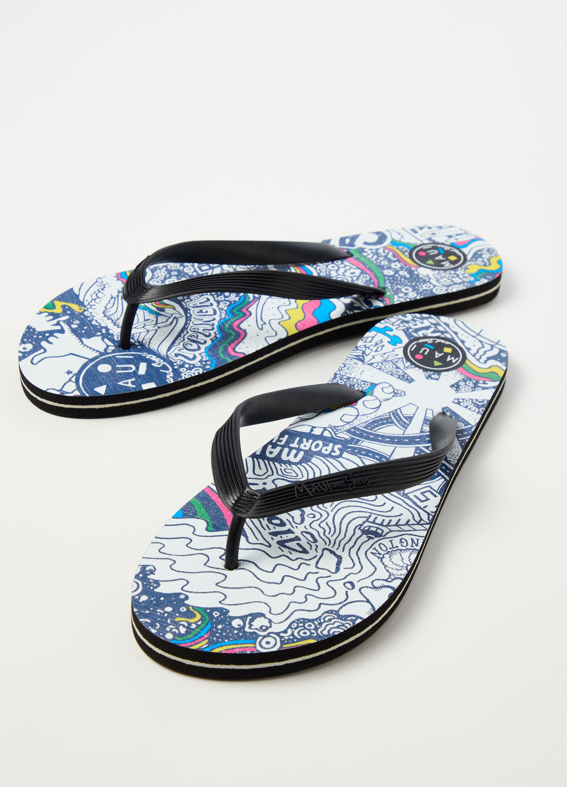 Thong sandals with surfer print