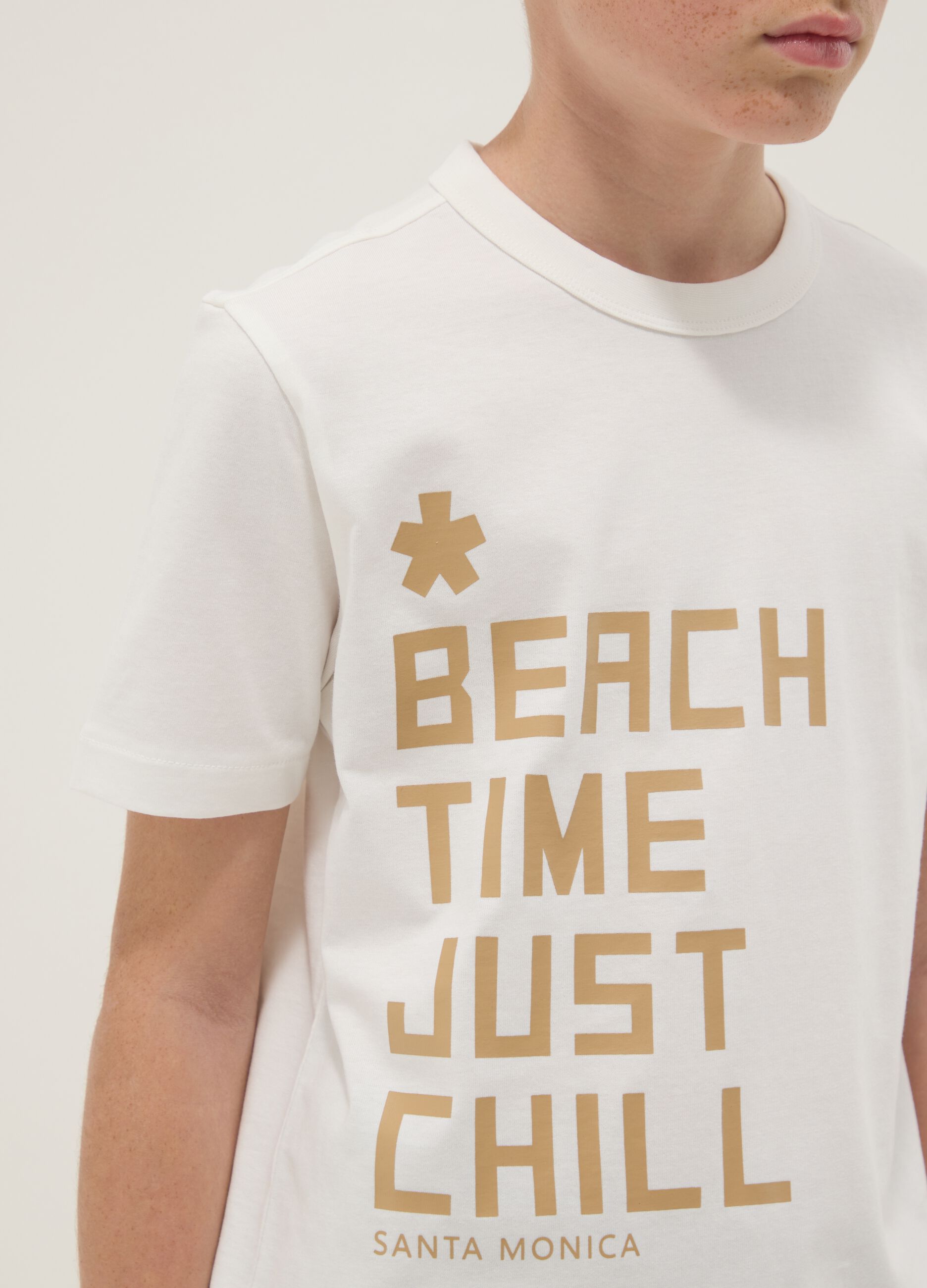Boys' regular fit pure cotton white T-shirt with writing