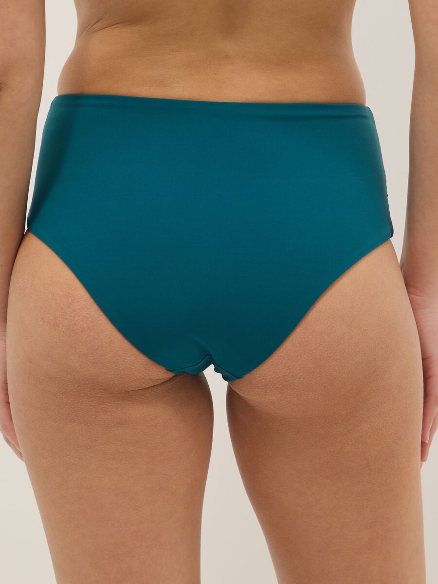 Slip bikini verde con nodo in tessuto elasticizzato effetto shaping_2