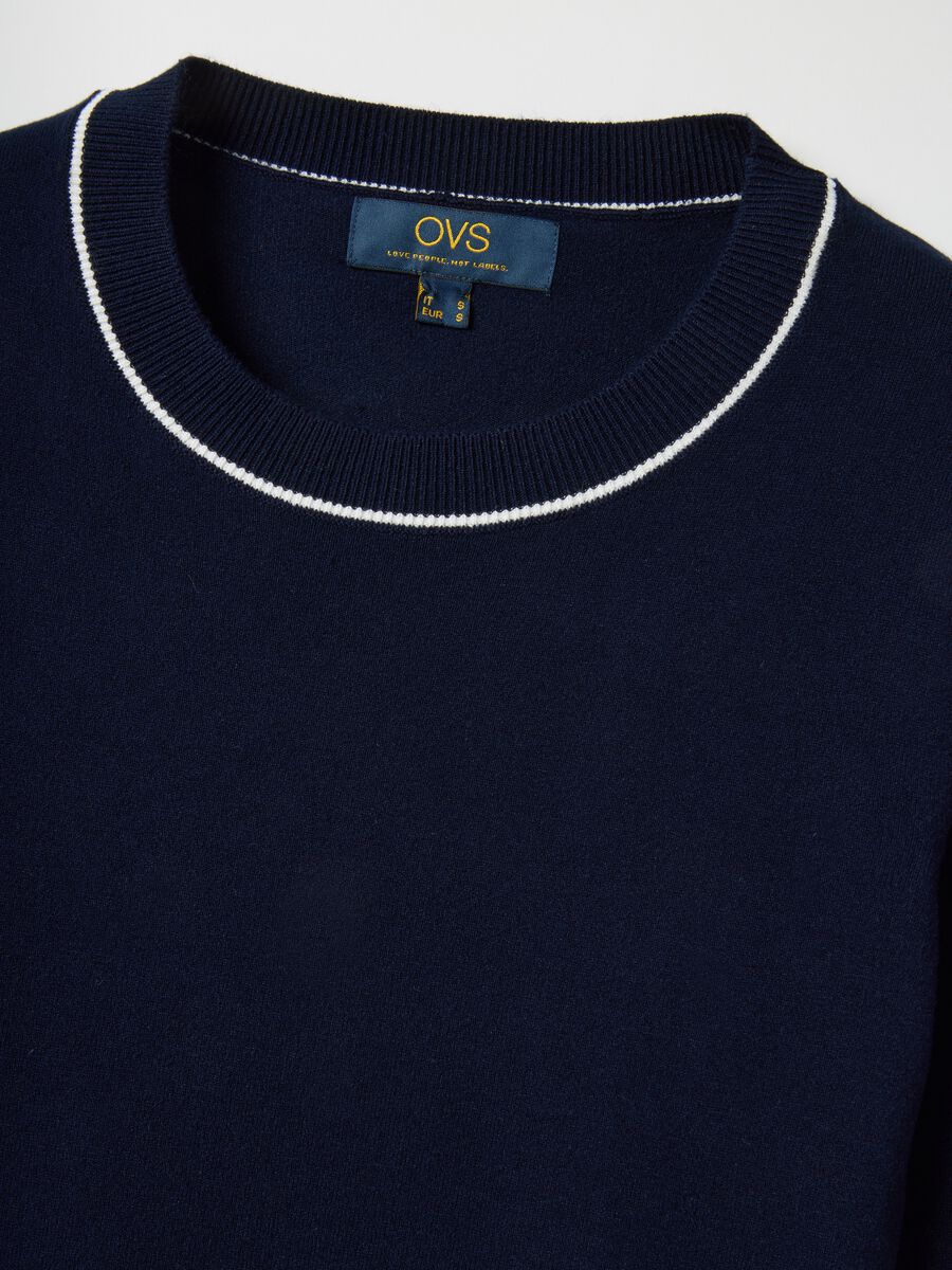 Regular fit blue crew neck jumper with contrast details_5