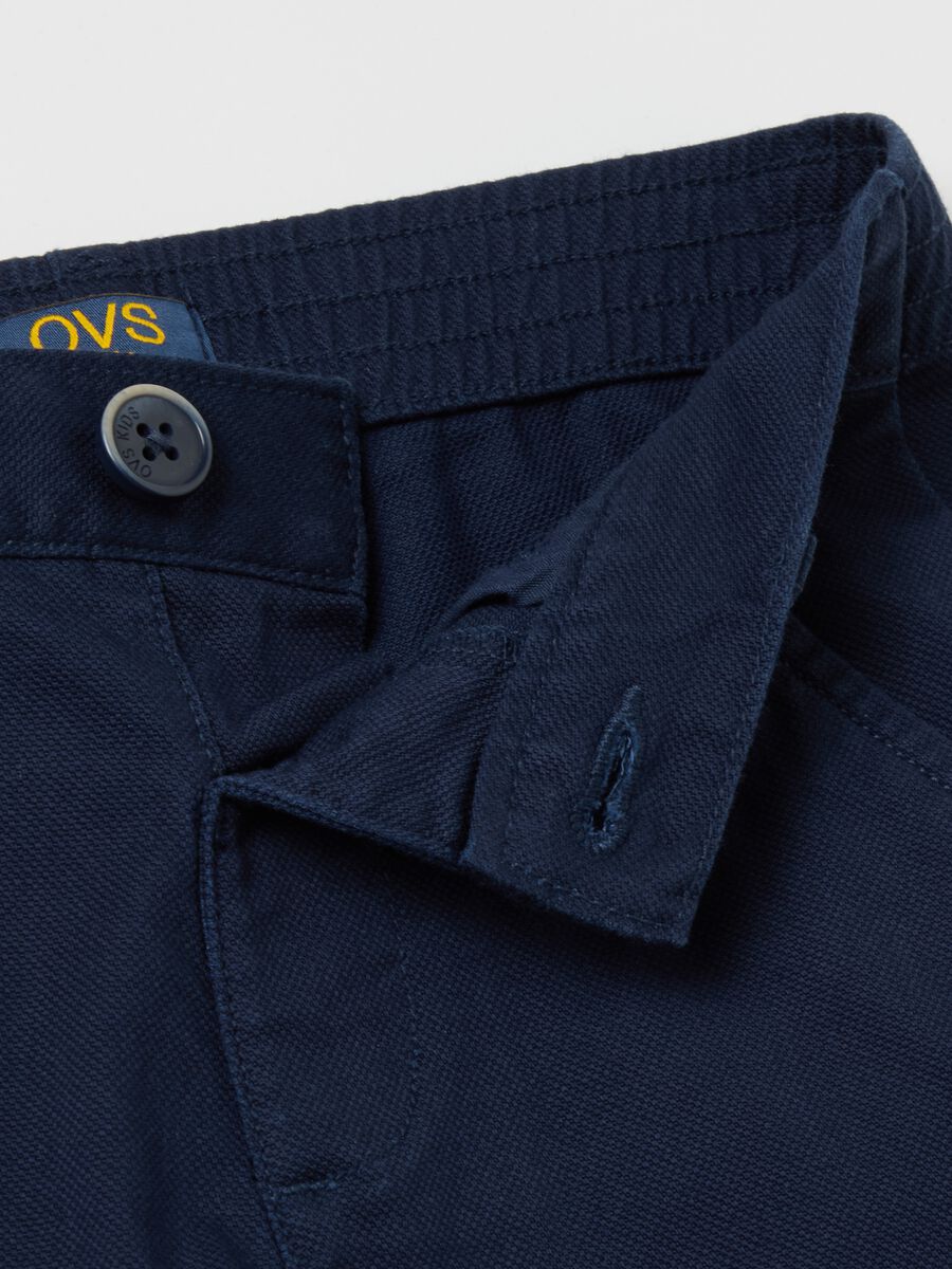 Chino trousers with pockets_3