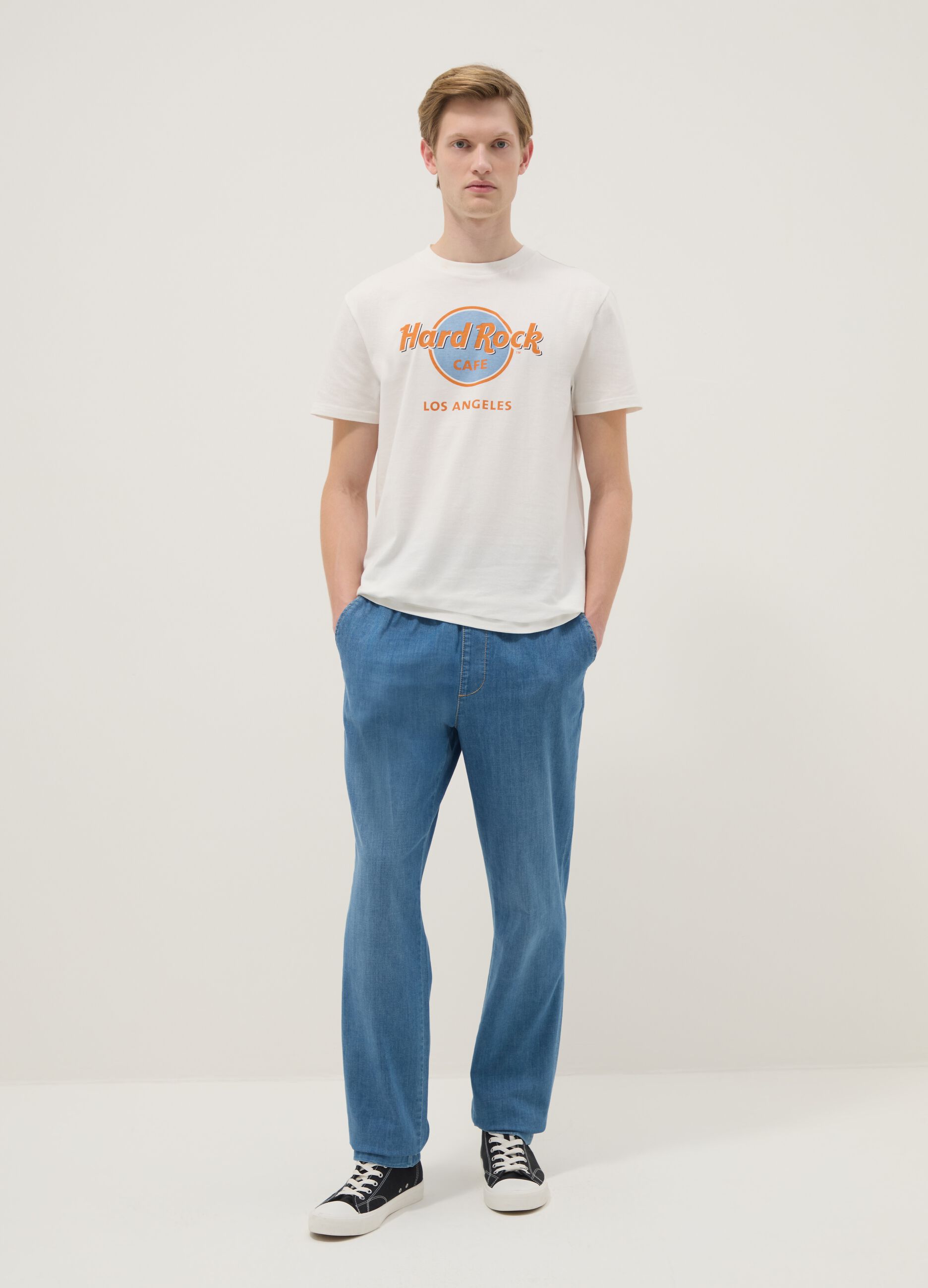 White pure cotton regular fit T-shirt with Hard Rock Cafe logo