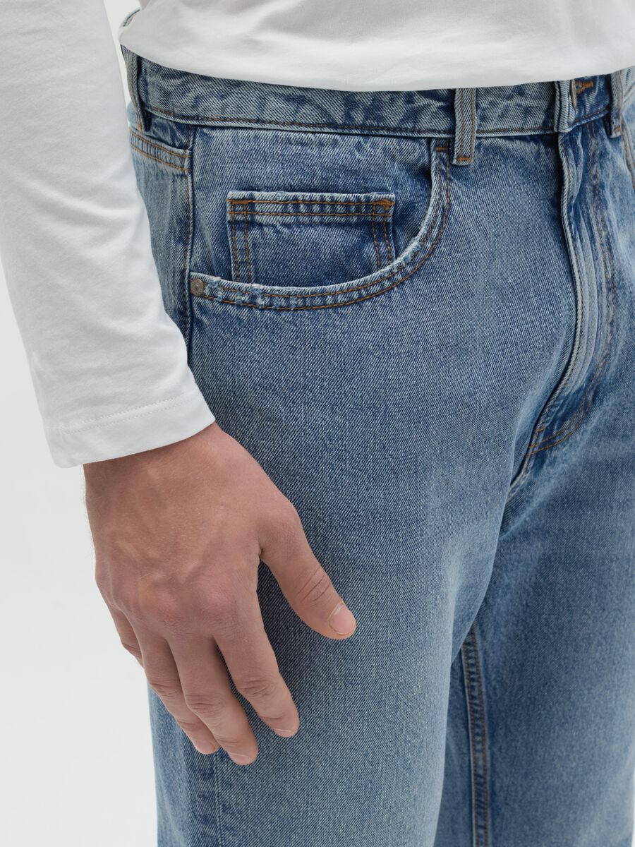 Carrot-fit jeans with fading_2